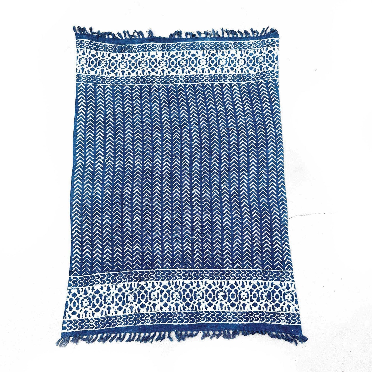 Indigo-Überwurf »Seedha-Pfeile« – Handgefertigte Decke in Tiefblau, 170x120 cm