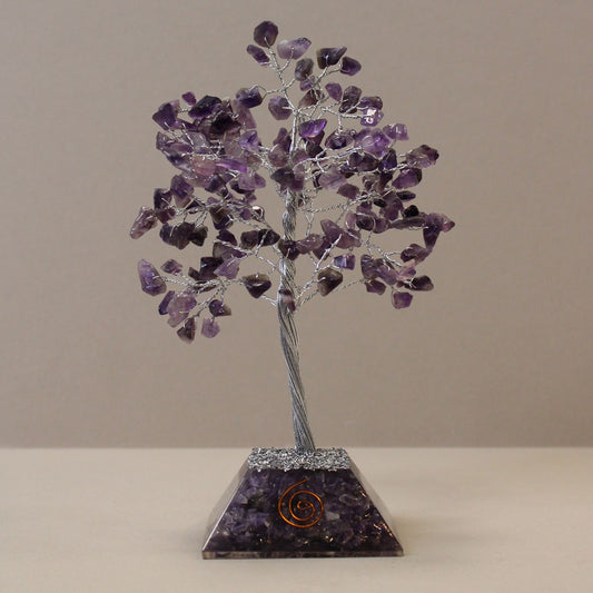 Kristallbaum aus Amethyst auf Orgonit-Pyramide – 160 Edelstein-Splitter