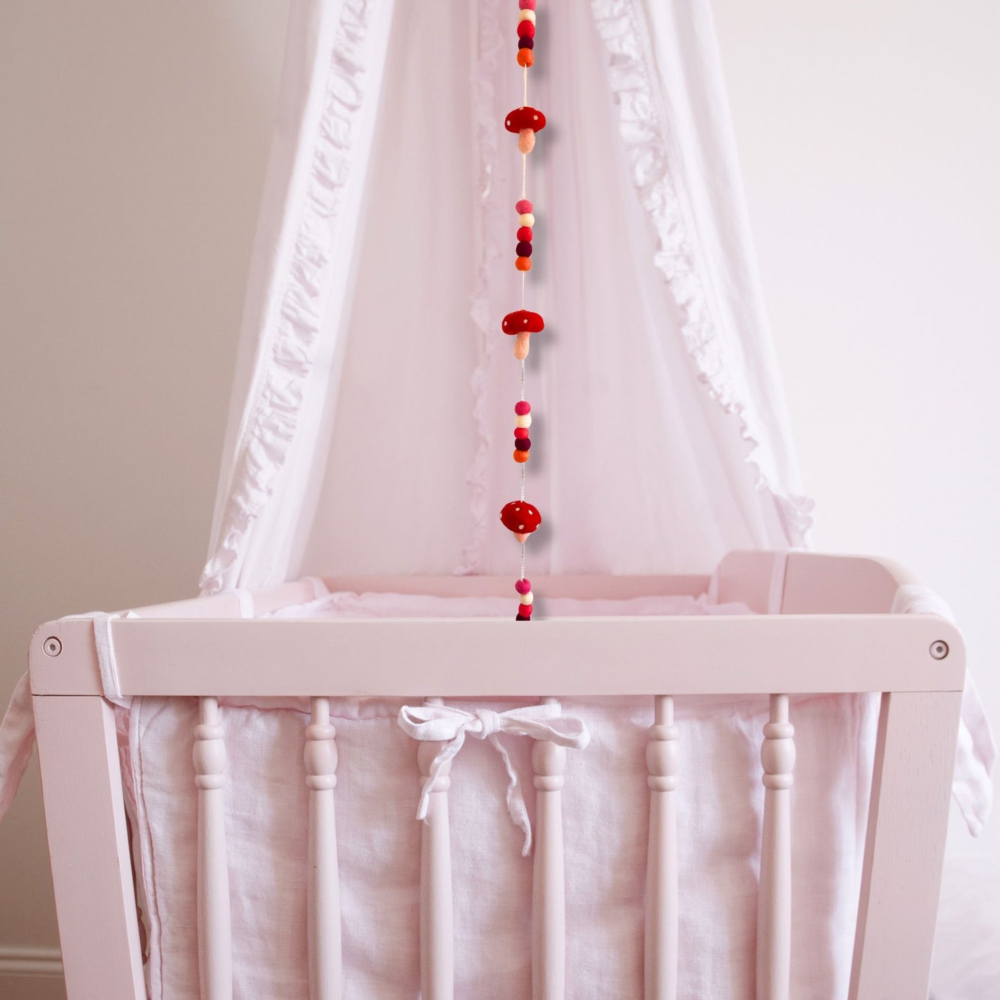 Wandbehang aus Filz – Rote Waldpilze in Handarbeit