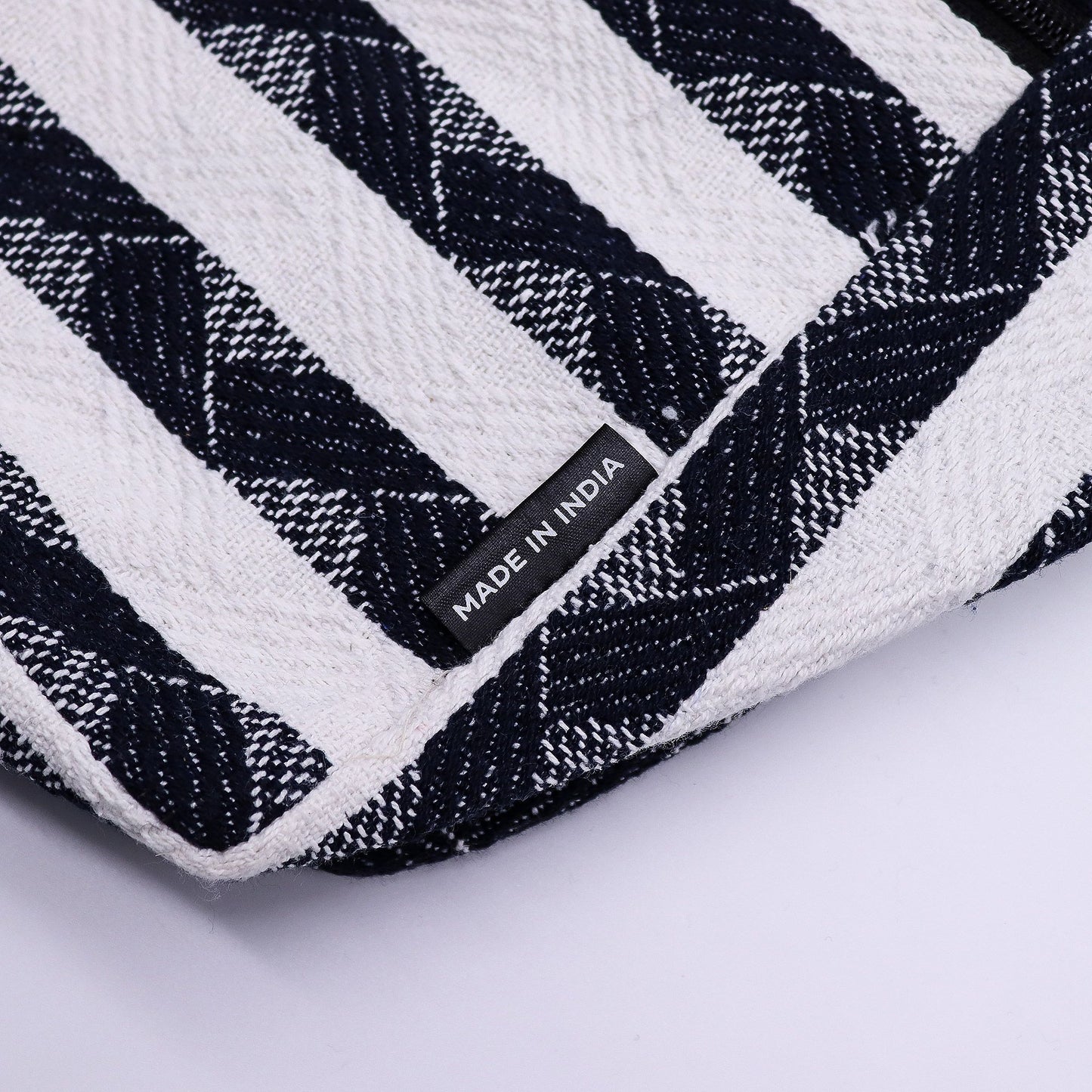Atlas Nomad Jacquard Tasche – Ihr lässiger Alltagsbegleiter