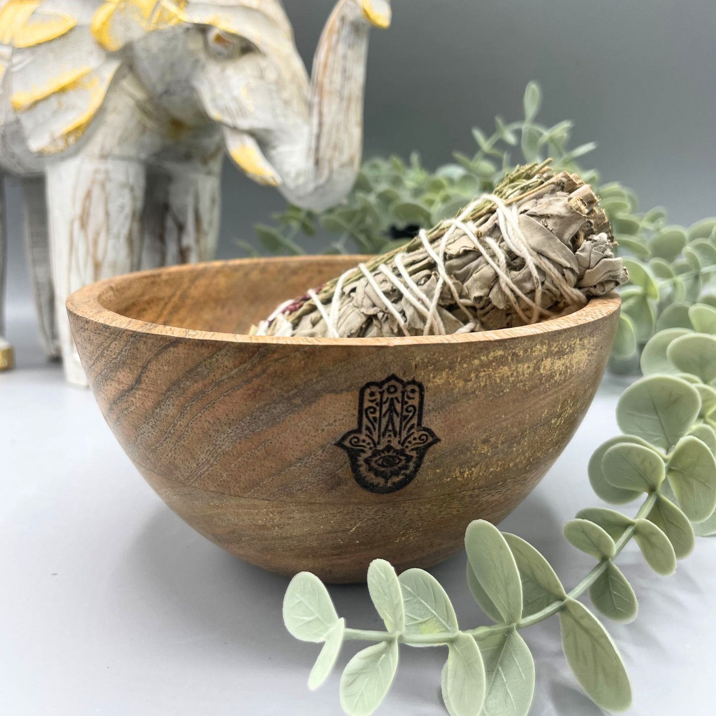Räucherschale 'Hamsa Hand' aus Mangoholz – 14 x 7 cm