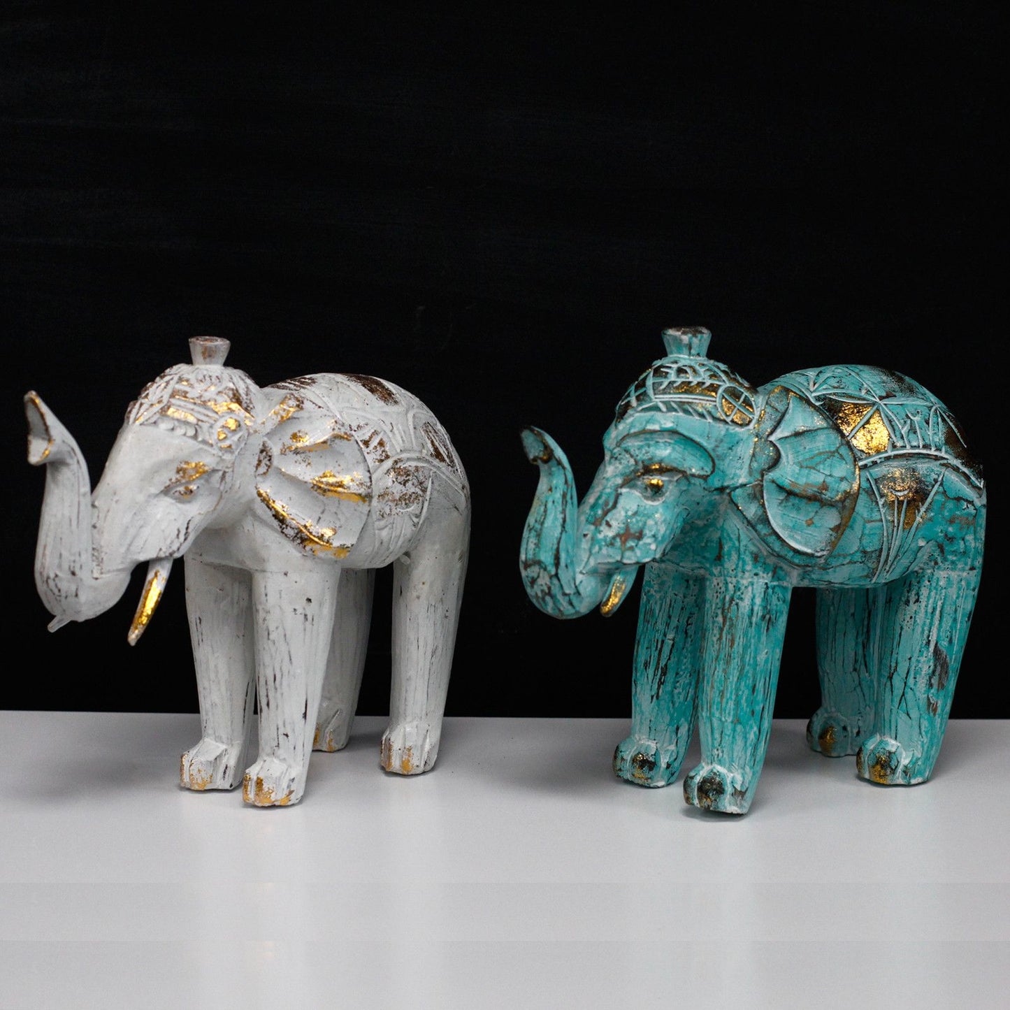 Handgeschnitzter Elefant in Türkis & Gold - Holzfigur aus Bali