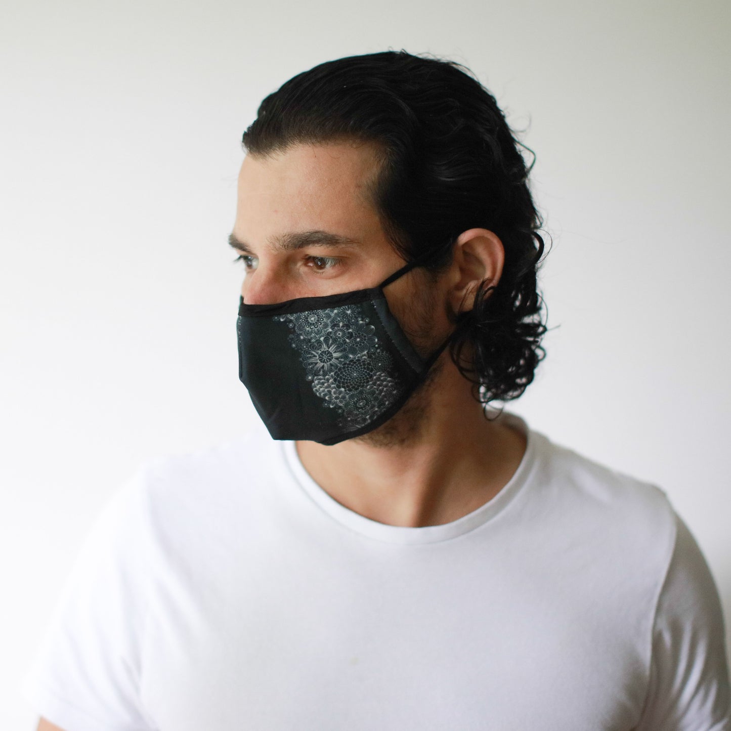 Mode-Gesichtsmaske 'Black Elegance' - Wiederverwendbar & mit Filtertasche