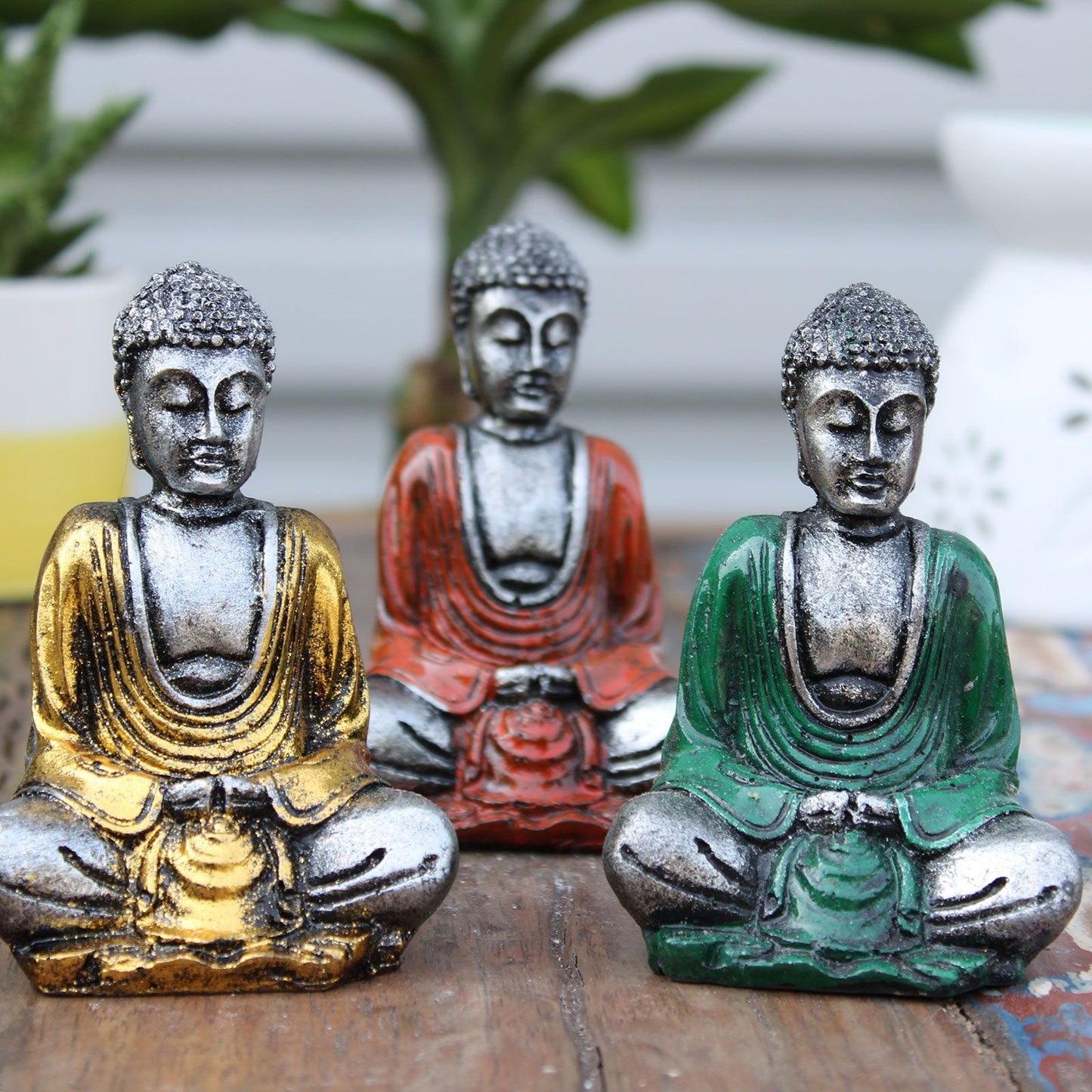 Set mit 6 Mini-Buddha-Figuren in Silber - Handbemaltes Sammelset aus Bali