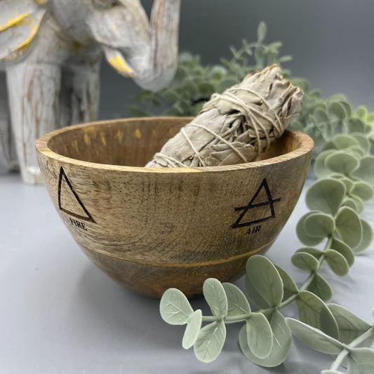 Ritualschale Vier Elemente aus Mangoholz – Handgeschnitzt für Meditation & Räucherrituale