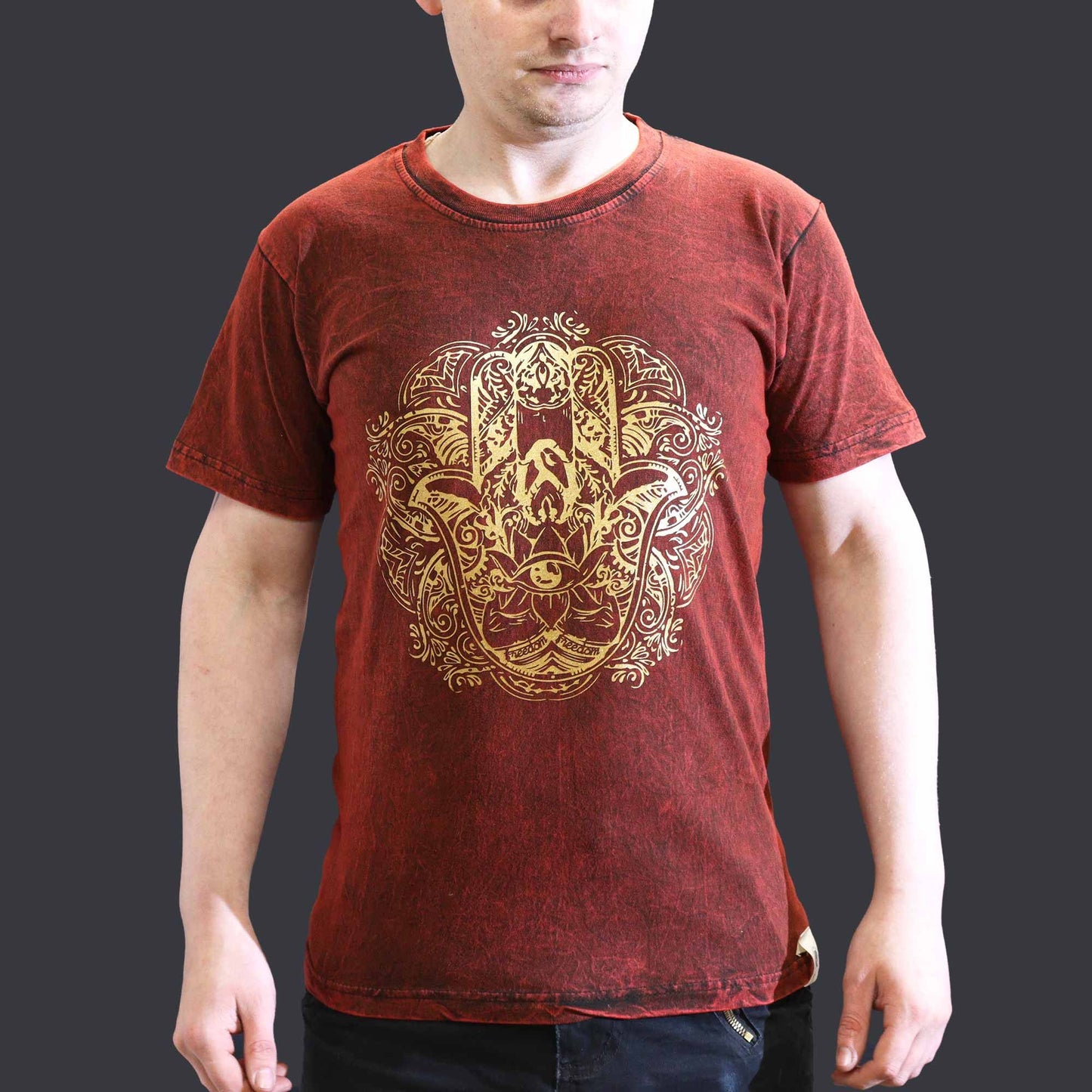 Maroon Hamsa T-Shirt – Steinwäsche Edition in Slim Fit