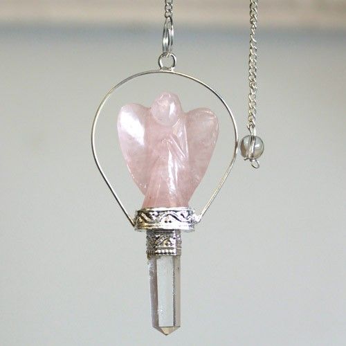 Handgefertigtes Engel-Pendel aus Rosenquarz mit Ring – Silberbeschichtete Kette