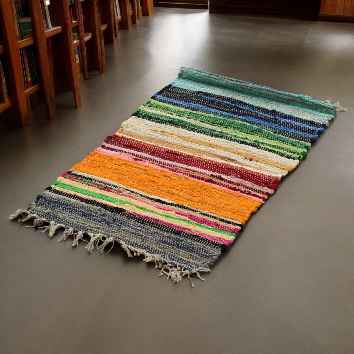 Handgewebter Regenbogen-Flickenteppich – 150 x 90 cm in Baumwolle