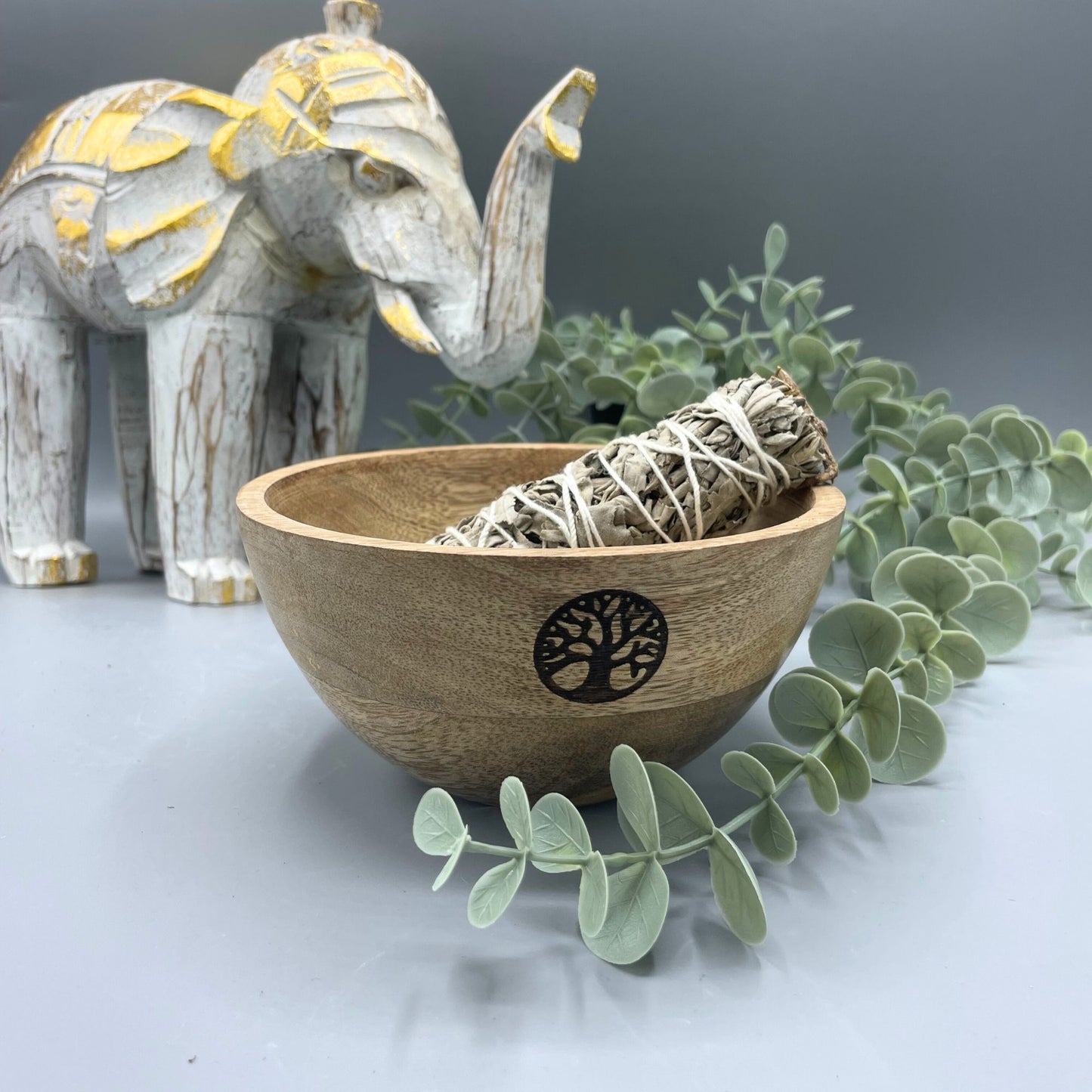 Handgeschnitzte Ritualschale 'Baum des Lebens' aus Mangoholz - 14 x 7 cm