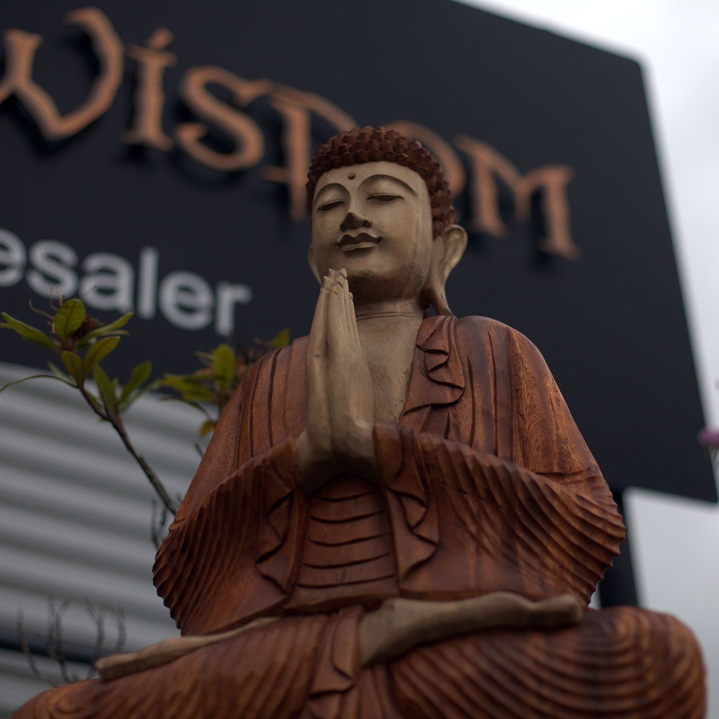 Willkommender Buddha aus Suarholz - Handgeschnitztes Unikat 80 cm