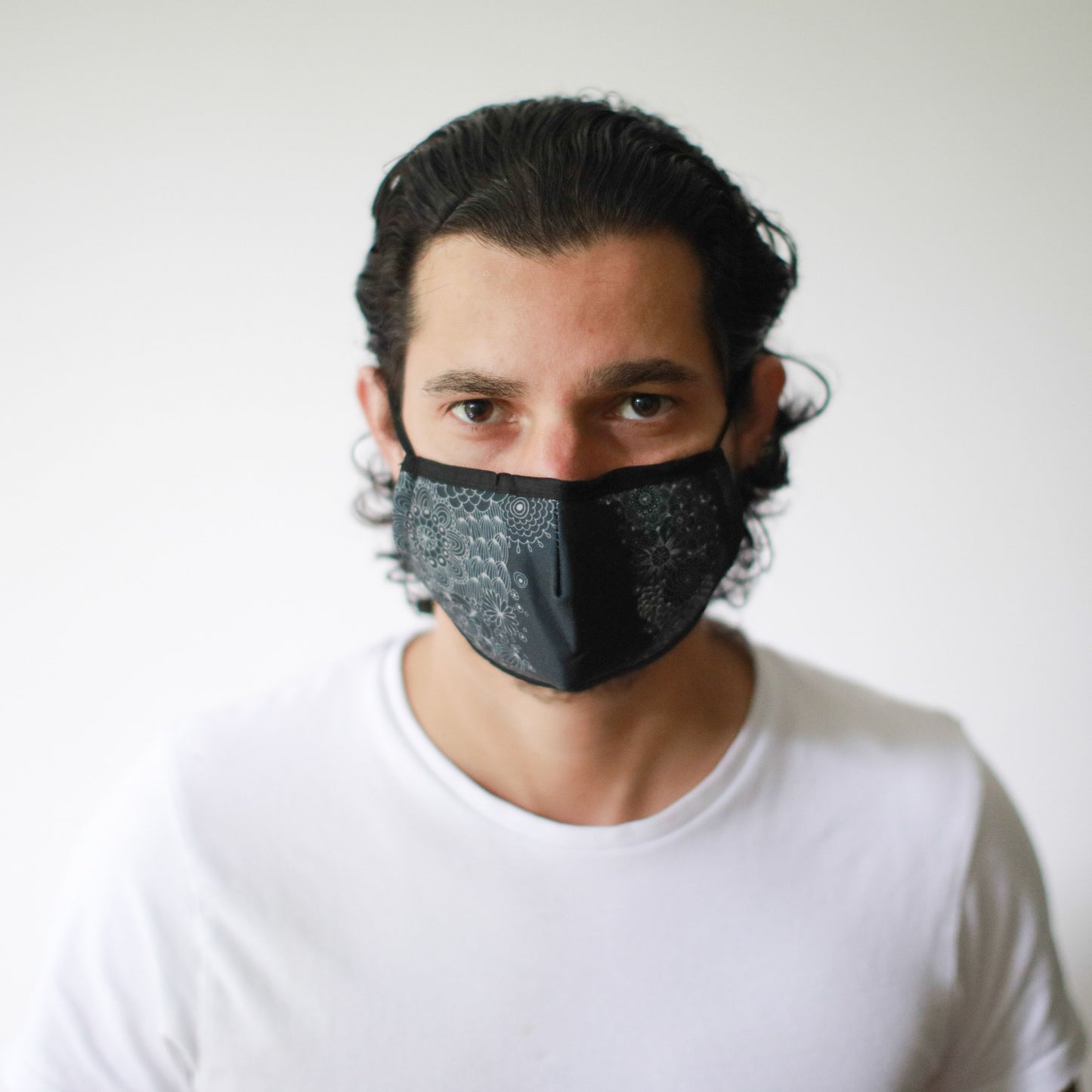 Mode-Gesichtsmaske 'Black Elegance' - Wiederverwendbar & mit Filtertasche