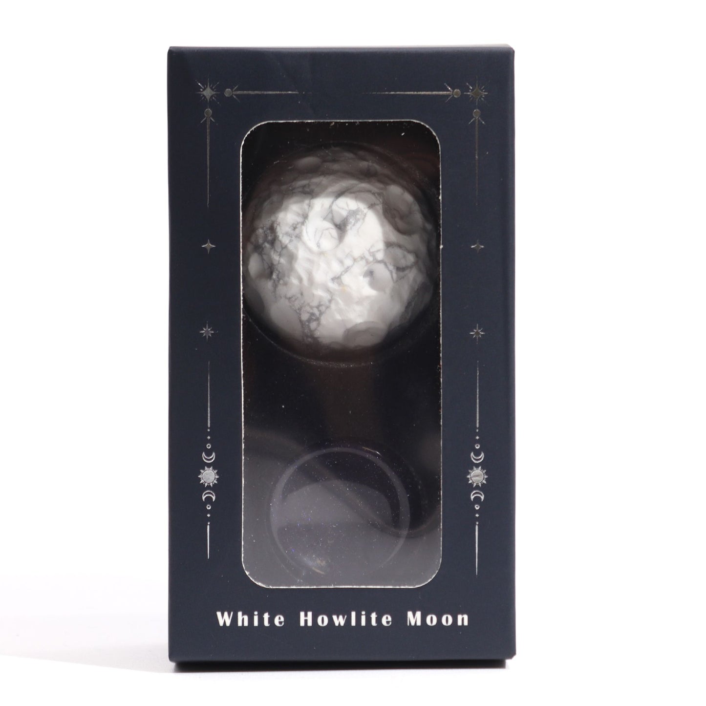Mond-Planet aus weißem Howlit – Edelsteinkugel 40mm auf Sola-Goldstein-Sockel