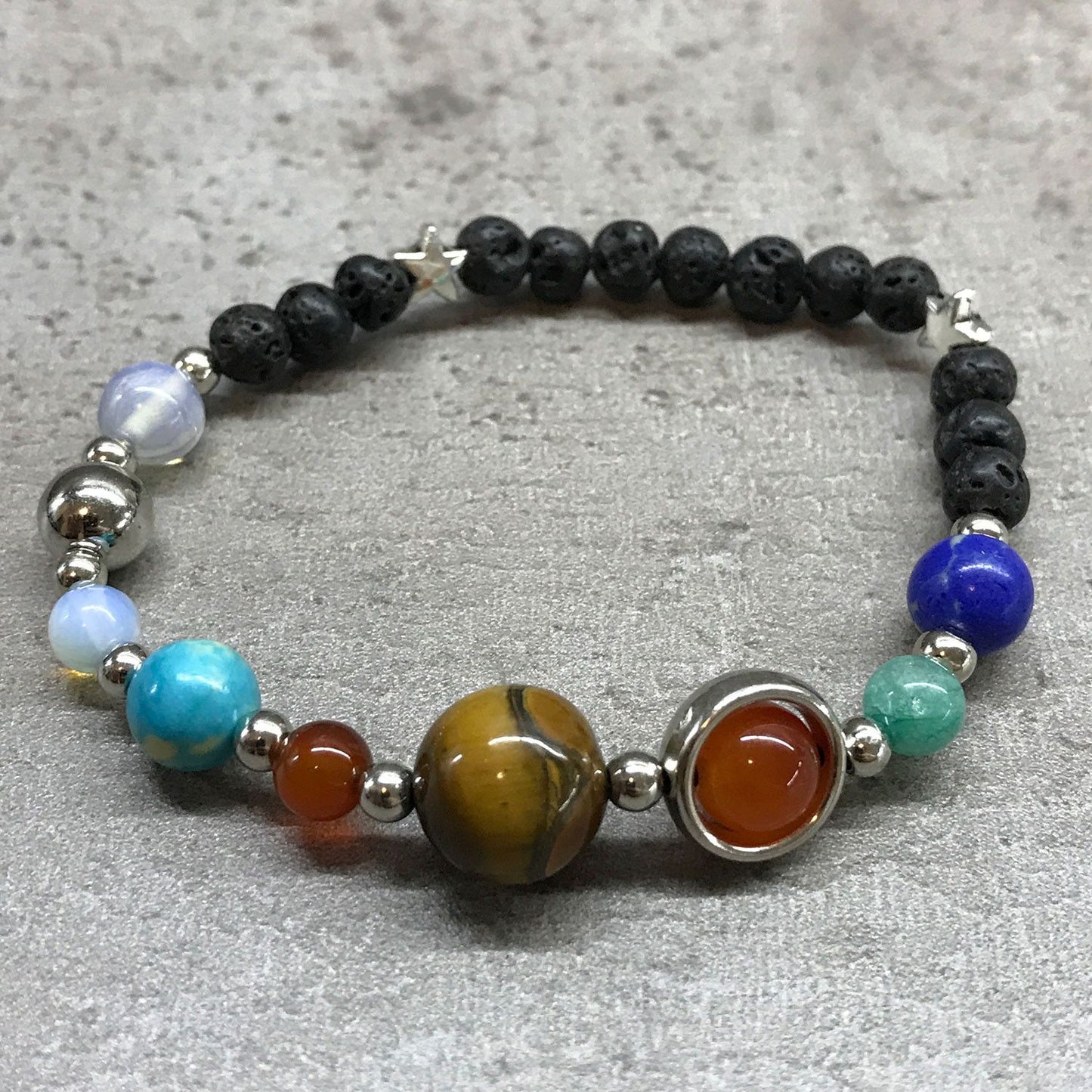 Lavastein-Armband 'Silbernes Sonnensystem' mit funkelnden Edelsteinen