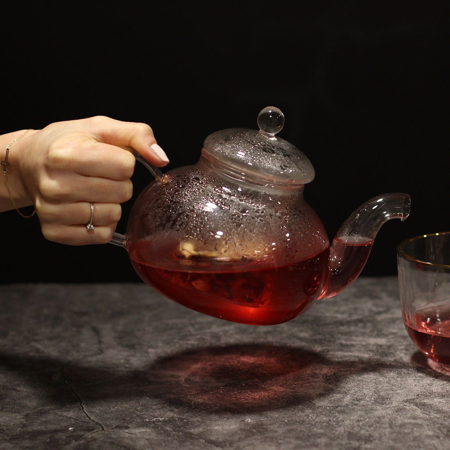 Glas-Teekanne mit Sieb 'Perlenrund' – 800ml für puren Teegenuss
