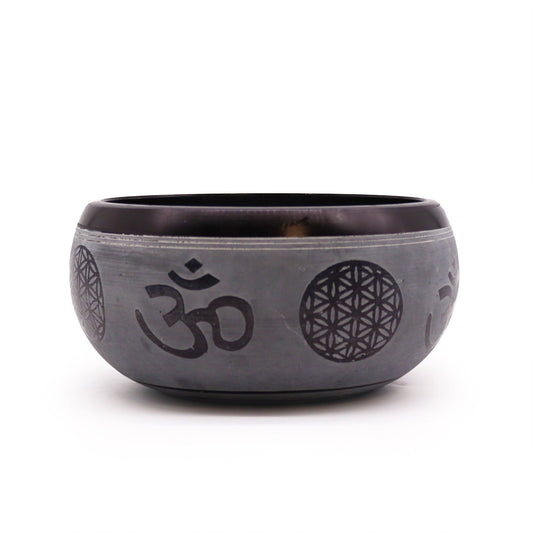 Klangschale Om & Fünf Buddha 16 cm - Handgefertigt aus Aluminium mit Erdpulver-Finish