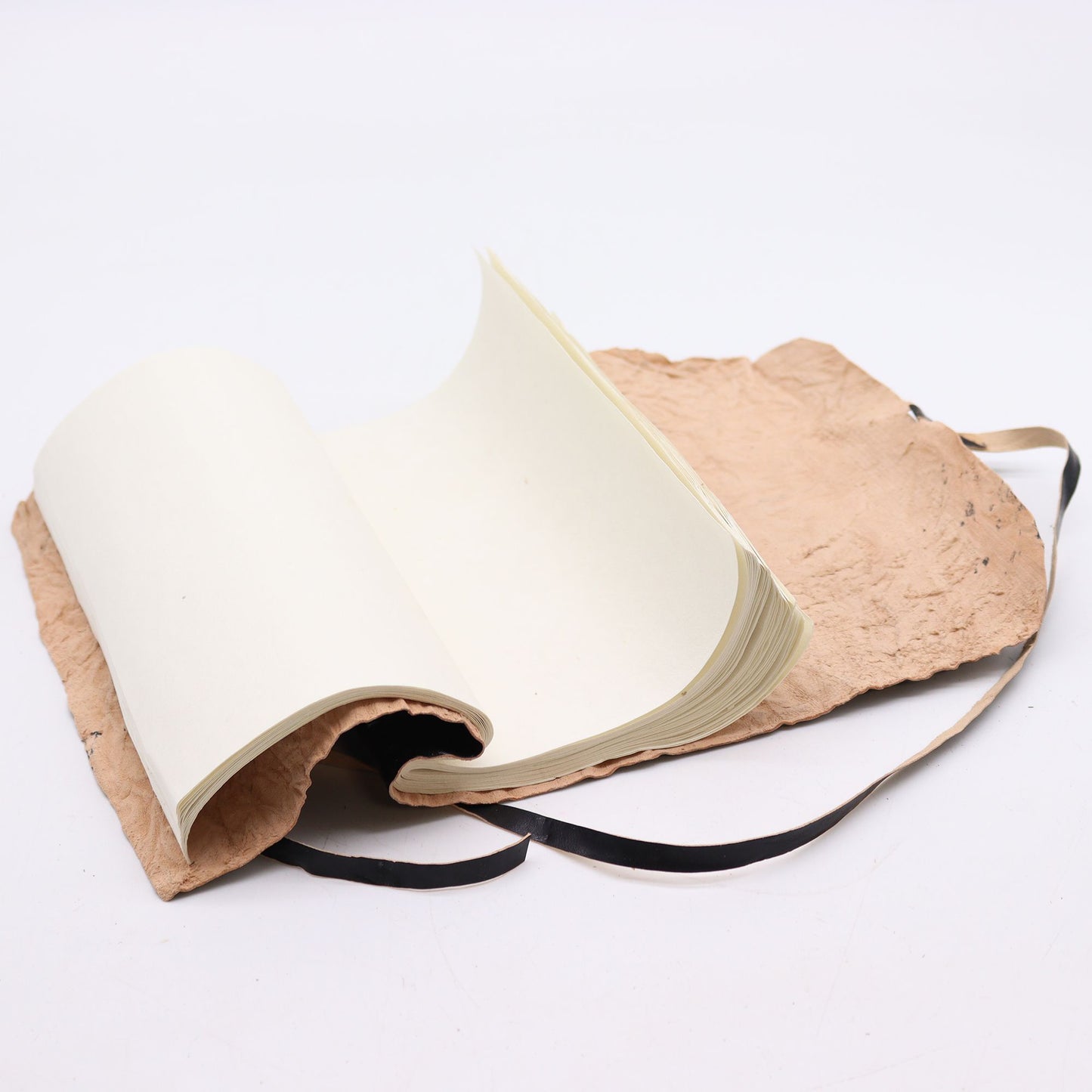 Reisenotizbuch aus gerolltem Leder – 21x15 cm, 96 Seiten, schwarz