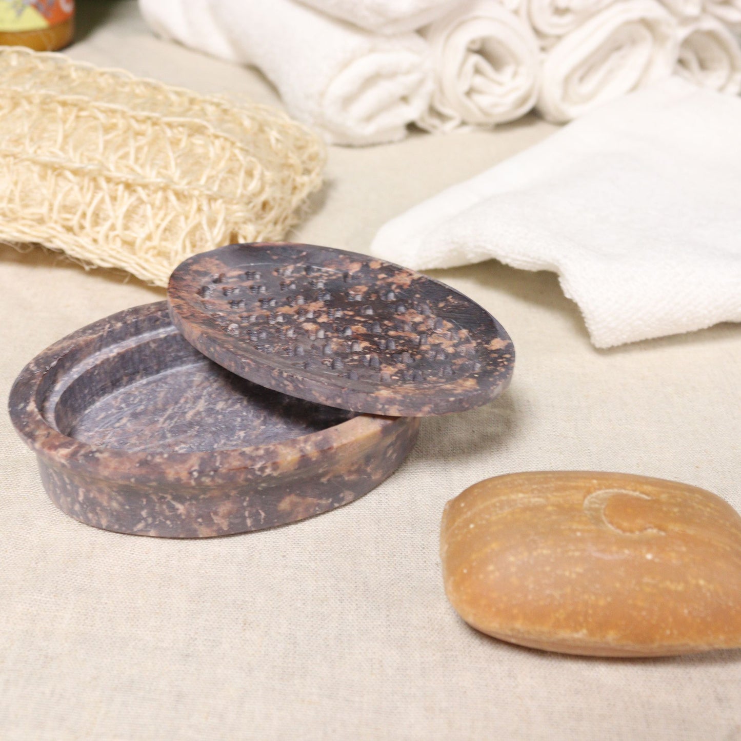 Klassische Seifenschale aus Naturstein, oval 11x8 cm