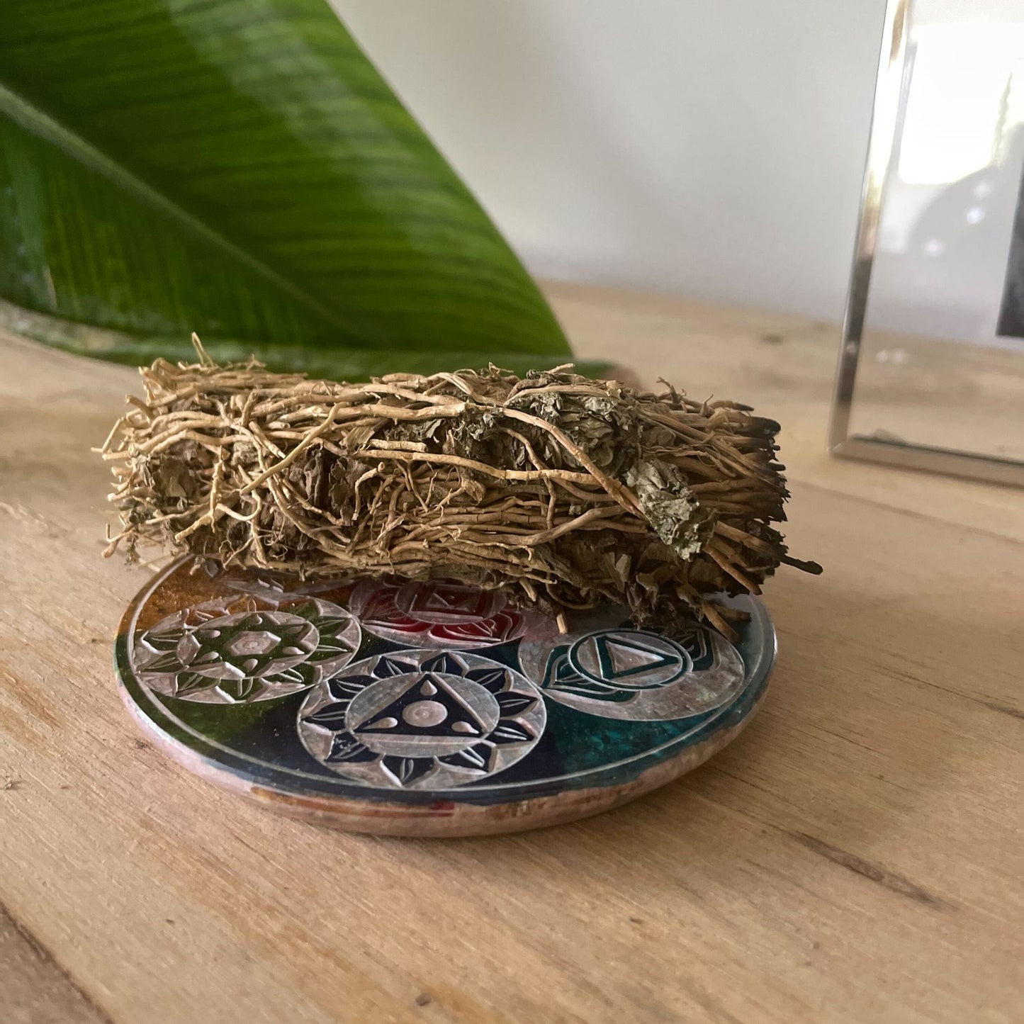 Sieben-Chakra Räucherscheibe aus Speckstein – 10 cm