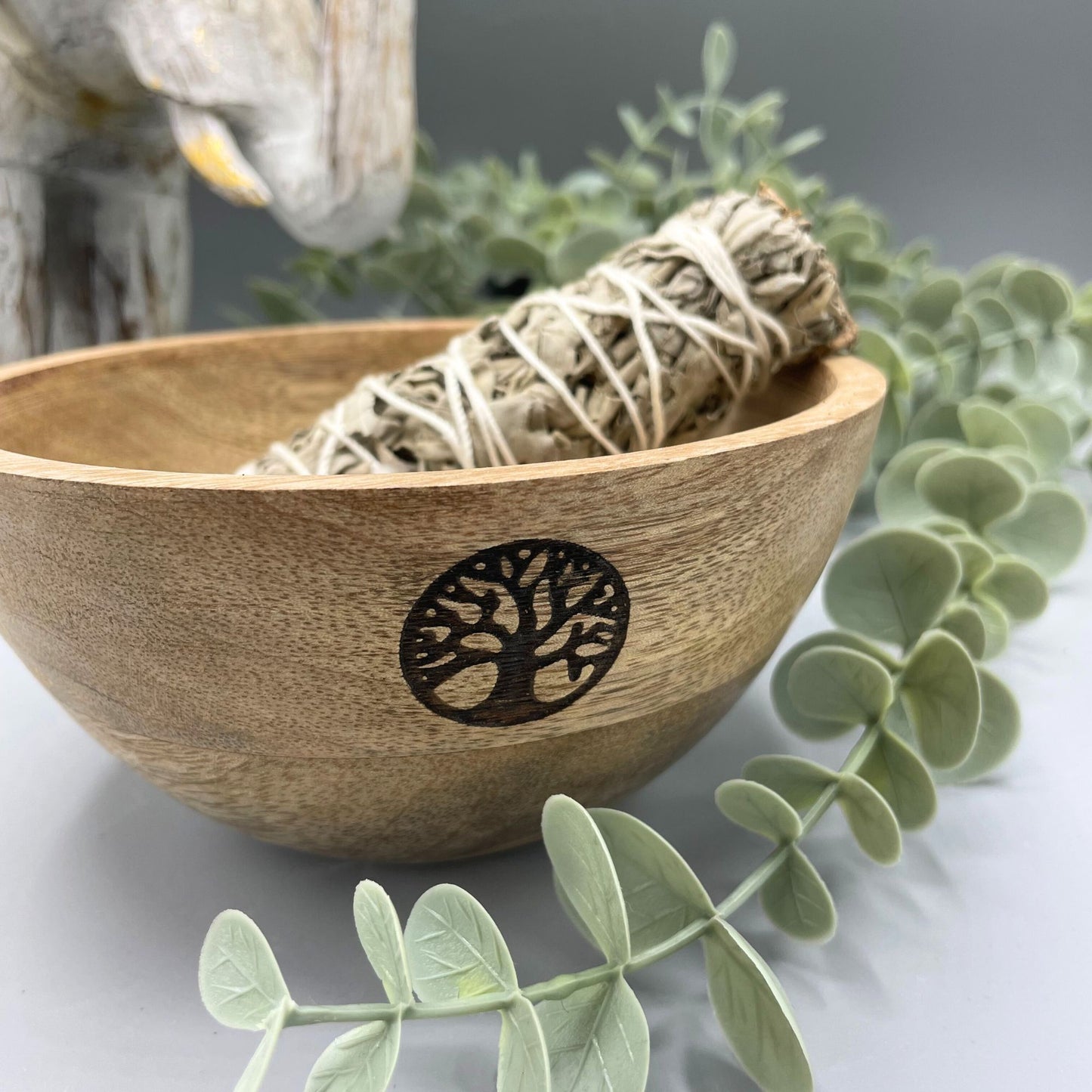 Handgeschnitzte Ritualschale 'Baum des Lebens' aus Mangoholz - 14 x 7 cm