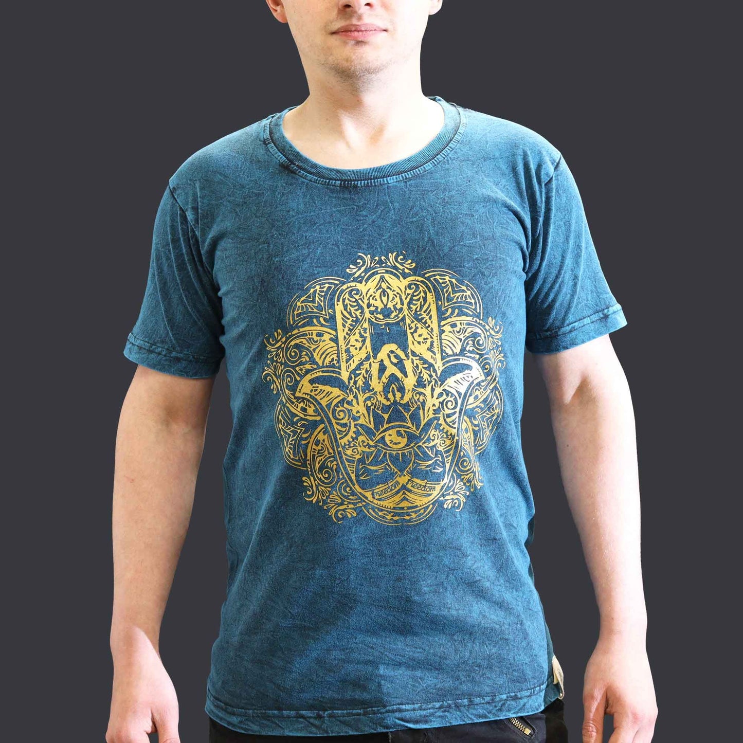 Steingewaschenes T-Shirt Blau mit Hamsa Schutzhand – Größe Small