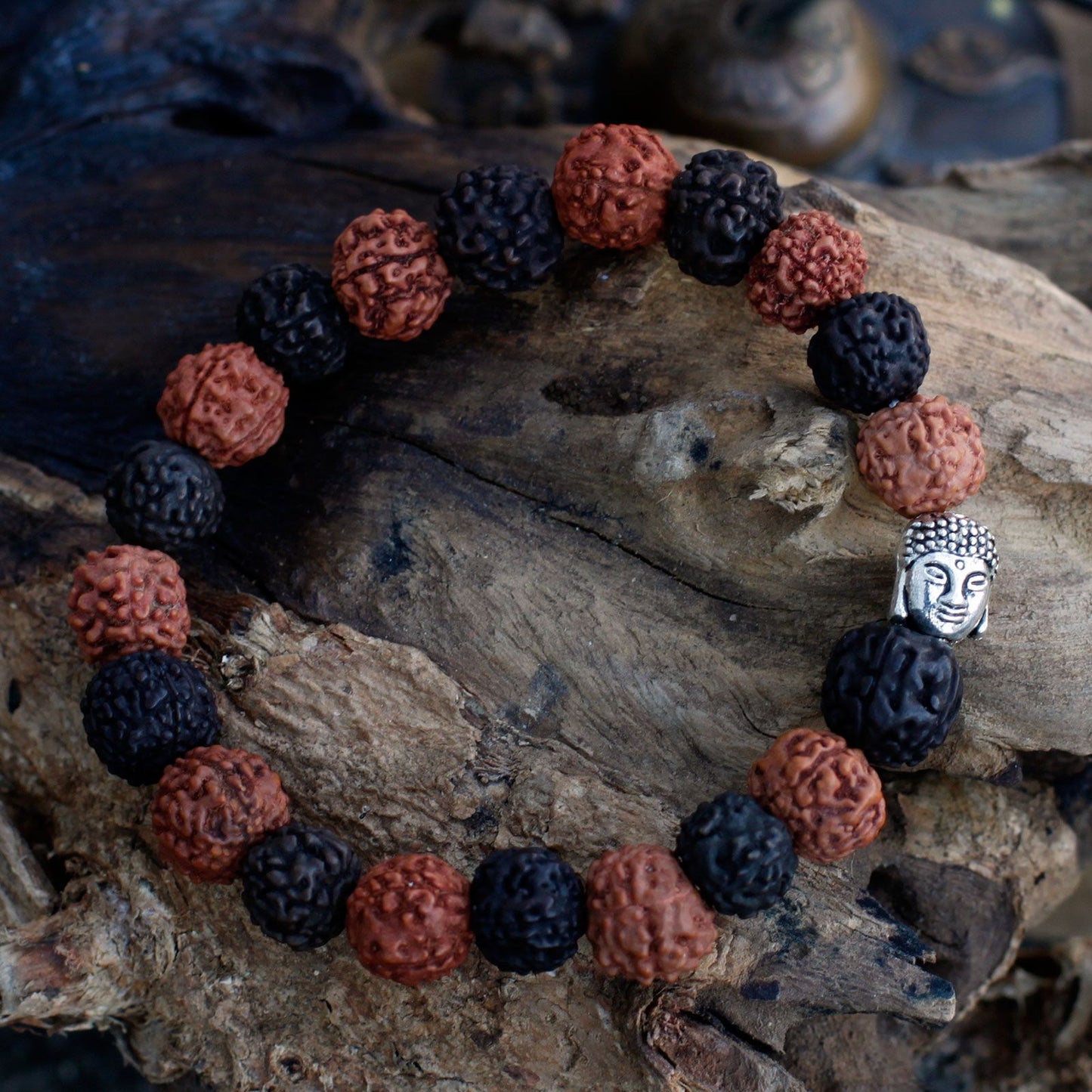 Rudraksha Buddha Armband-Mala - Natürliches Holzperlen-Mix Design