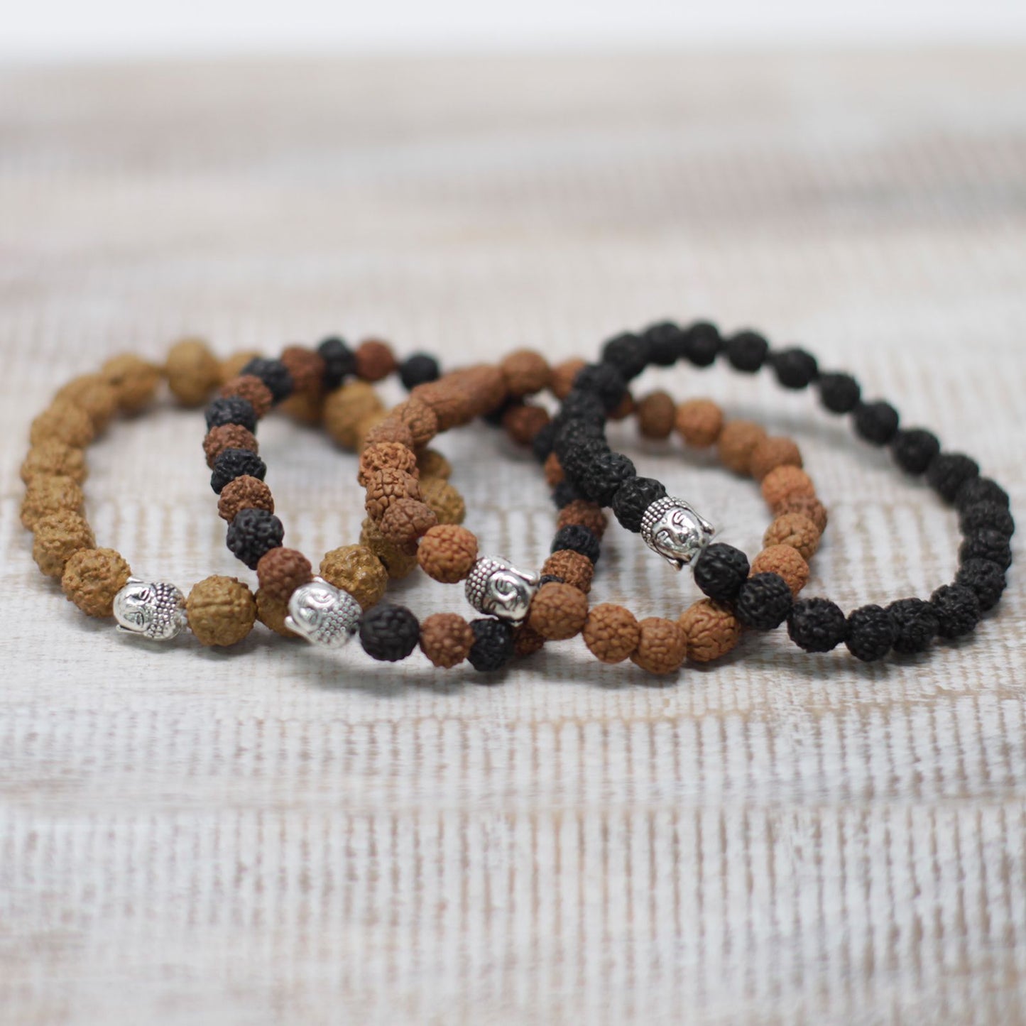Spirituelles Armband aus Kokosholz mit Rudraksha-Perlen und Buddha-Anhänger