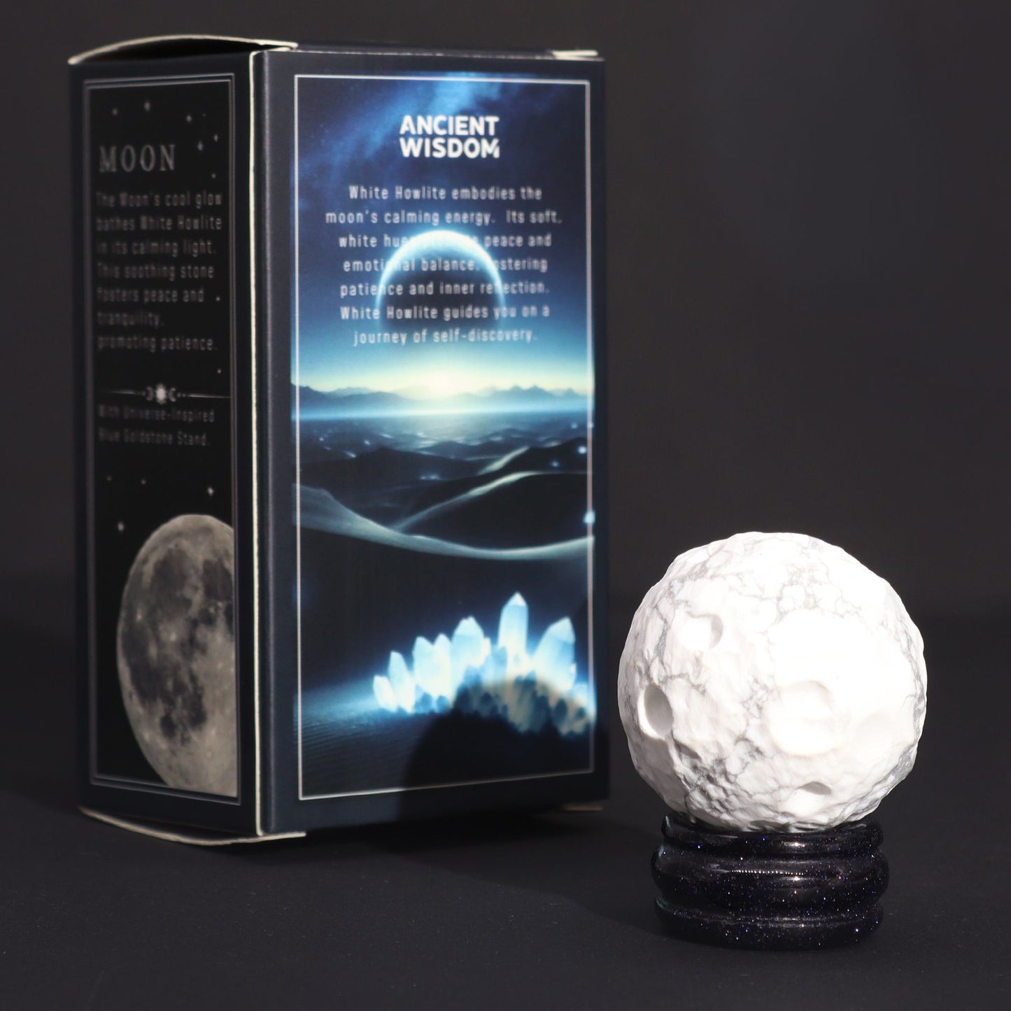 Mond-Planet aus weißem Howlit – Edelsteinkugel 40mm auf Sola-Goldstein-Sockel