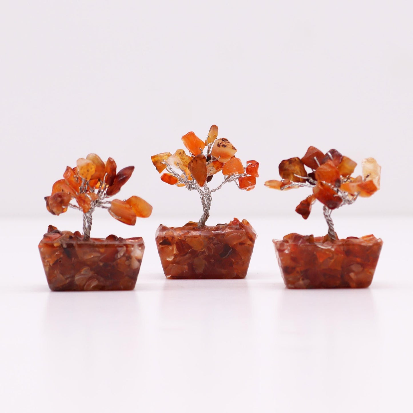 Mini-Edelsteinbaum aus Karneol auf Orgonit-Basis – Handgefertigtes Deko-Objekt