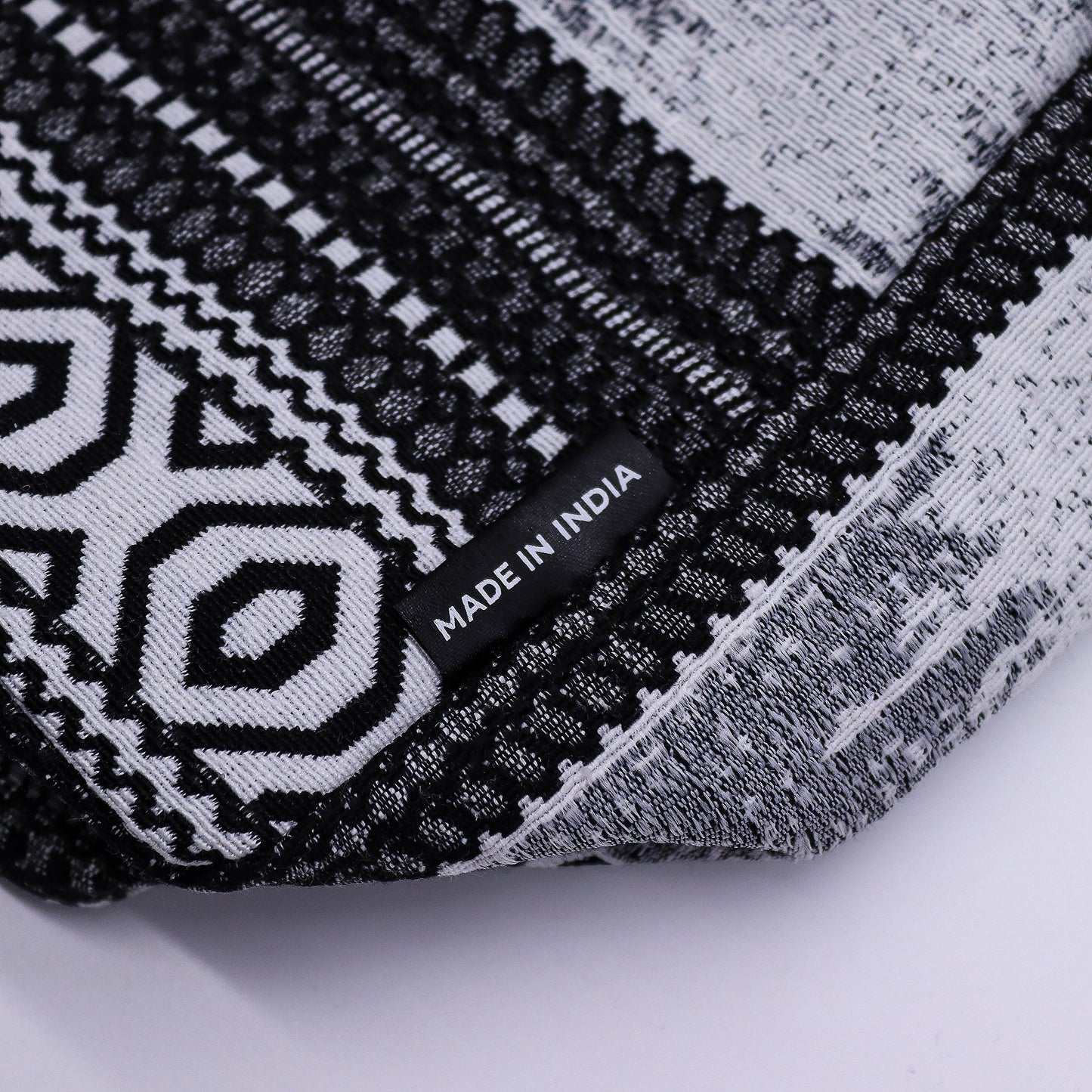 Wander Muse Bag – Zeitlose Jacquard-Tasche für den urbanen Alltag