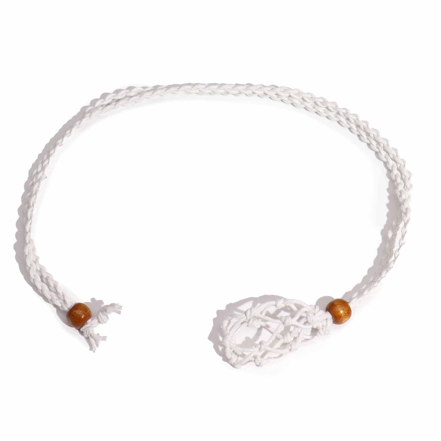 Makramee-Halsband in Weiß – Verstellbarer Schmuckträger für Kristalle mit Holzperle
