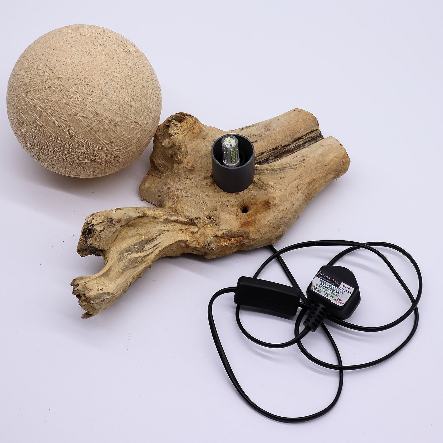 Tischlampe aus Gamel-Treibholz mit cremefarbenem Baumwollschirm