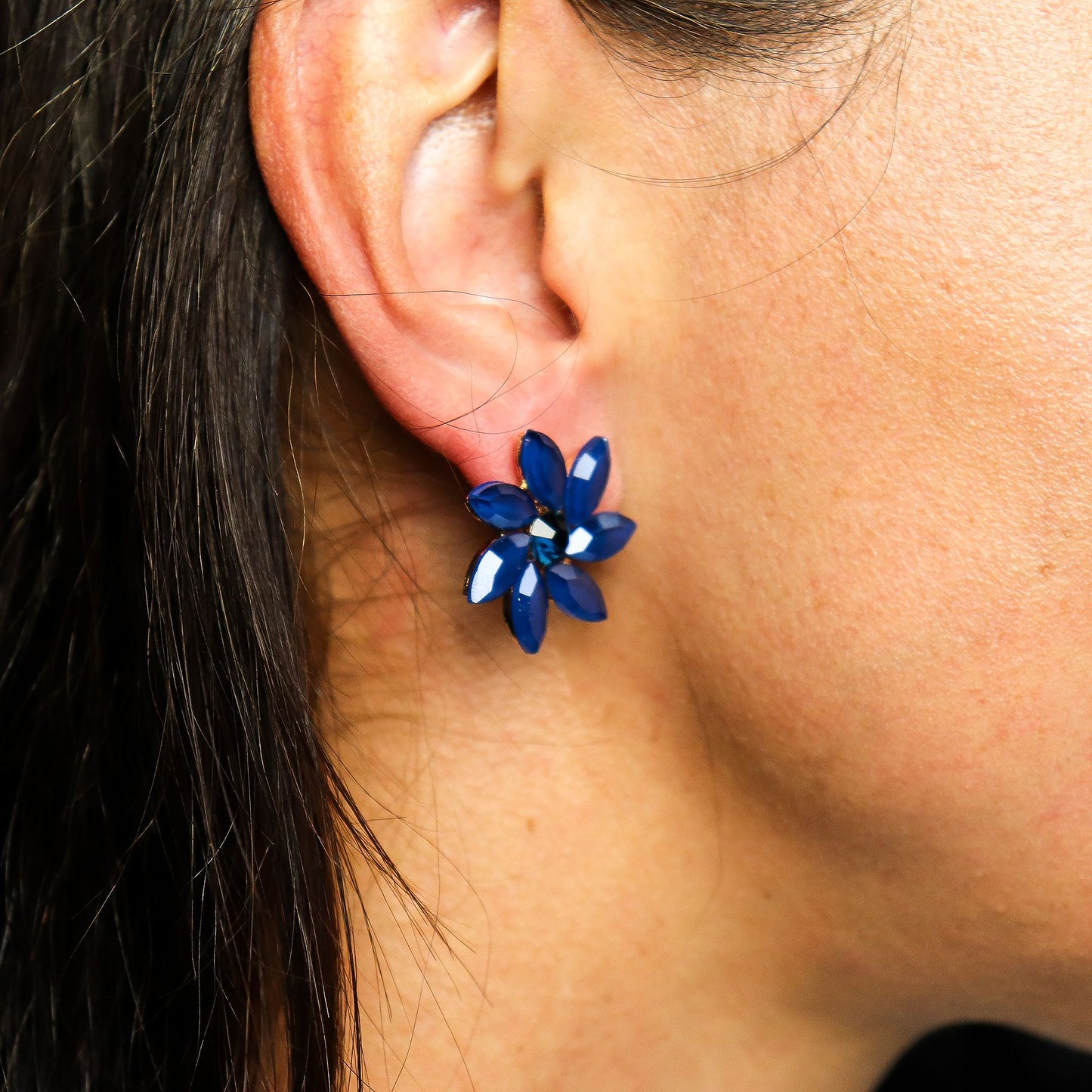 Ohrringe Royal Blue – Zarte Glasblüten im Vintage-Stil