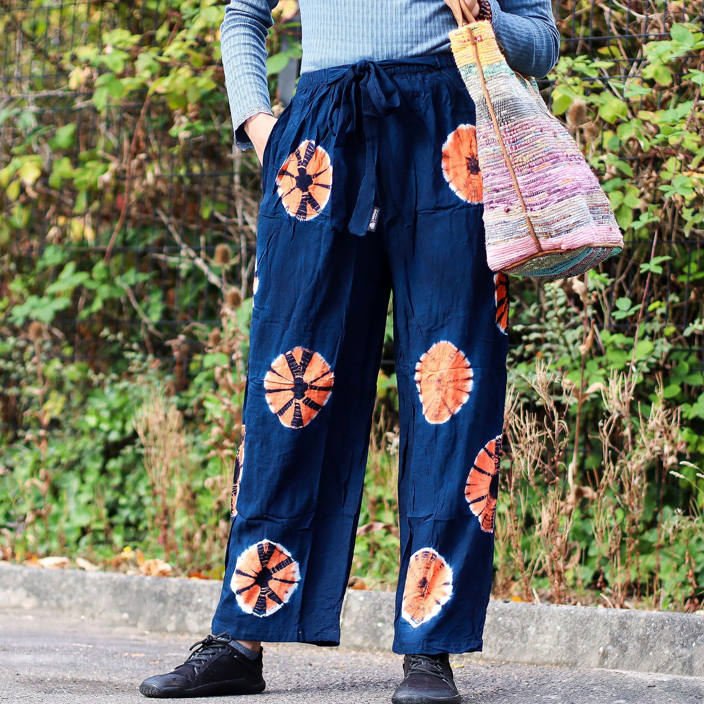 Japanische Loungehose in Blau & Orange - Entspannungseleganz aus Leinen-Rayon