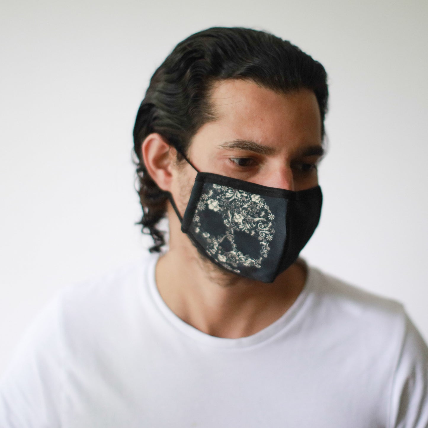 Flower Skull Gesichtsmaske aus Baumwolle – Wiederverwendbar & mit Filtertasche