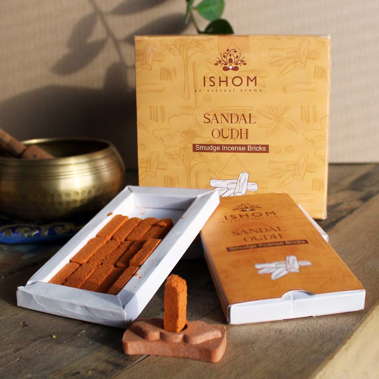Räucherziegel-Set Sandelholz & Oudh – 15 Stück mit Terrakotta-Brenner