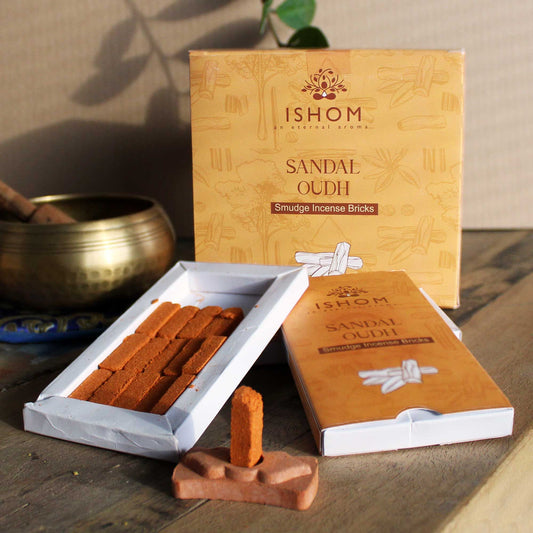 Räucherziegel-Set Sandelholz & Oudh – 15 Stück mit Terrakotta-Brenner
