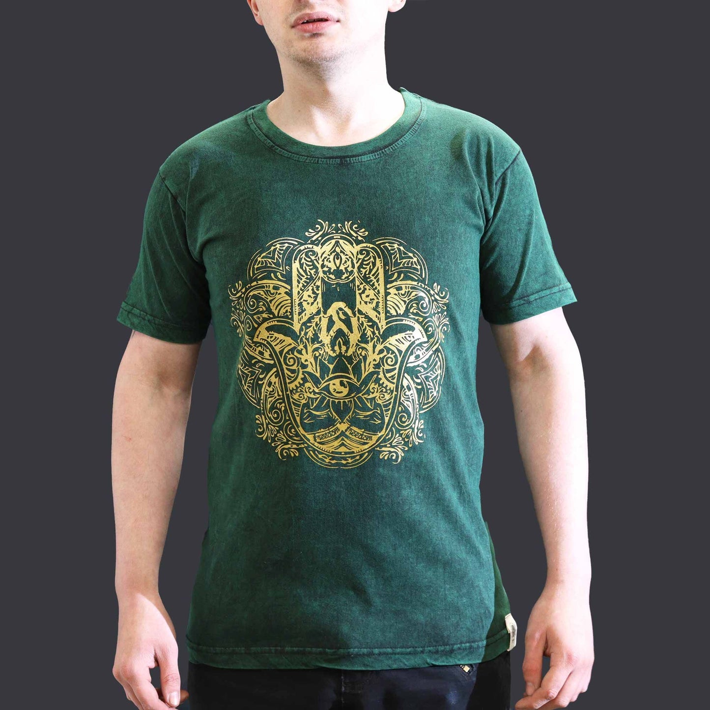 Hamsa T-Shirt in Grün – Steingewaschen & mit Sinn