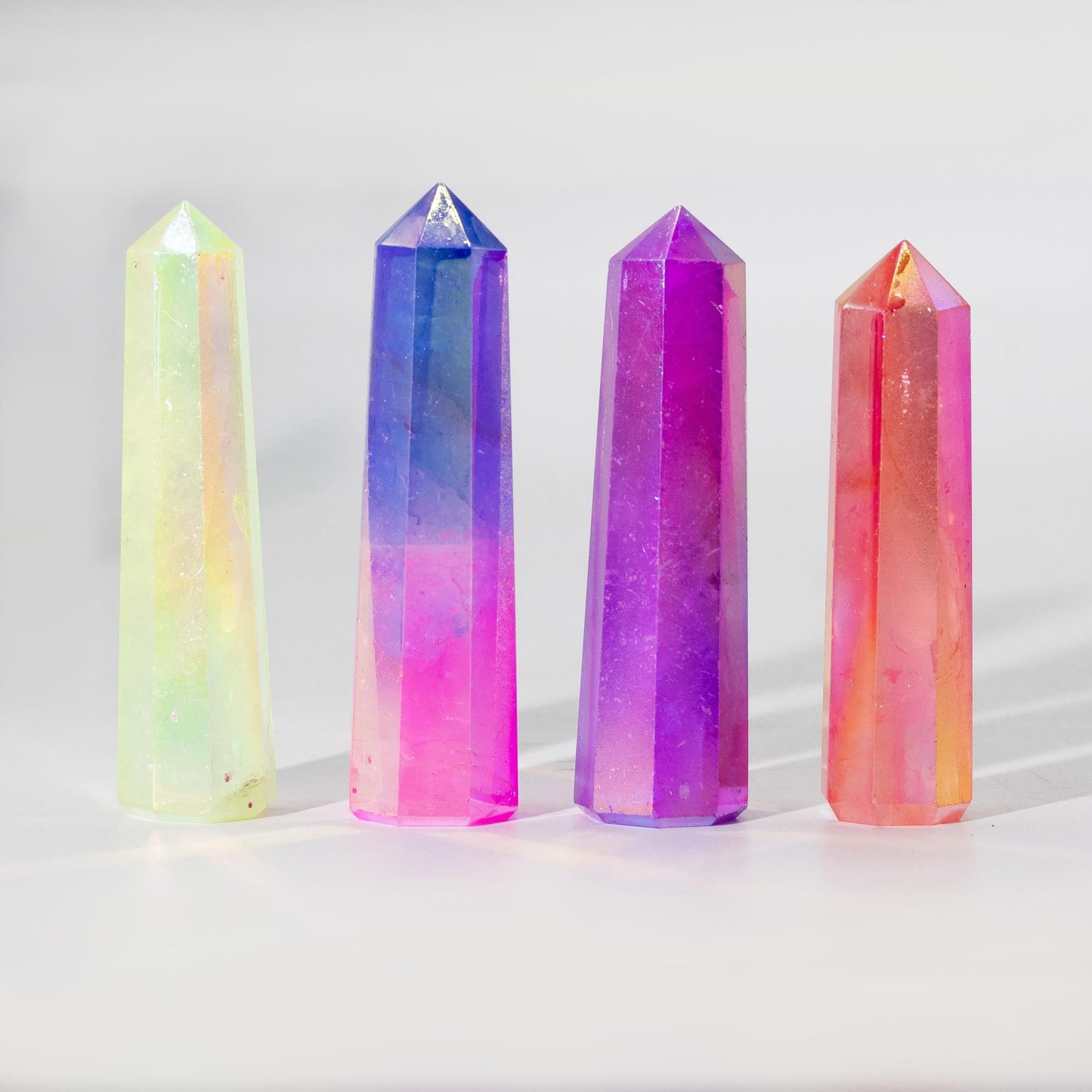 Obelisk aus Pfirsich-Aurora-Kristallquarz - Dekoratives Lichtspiel