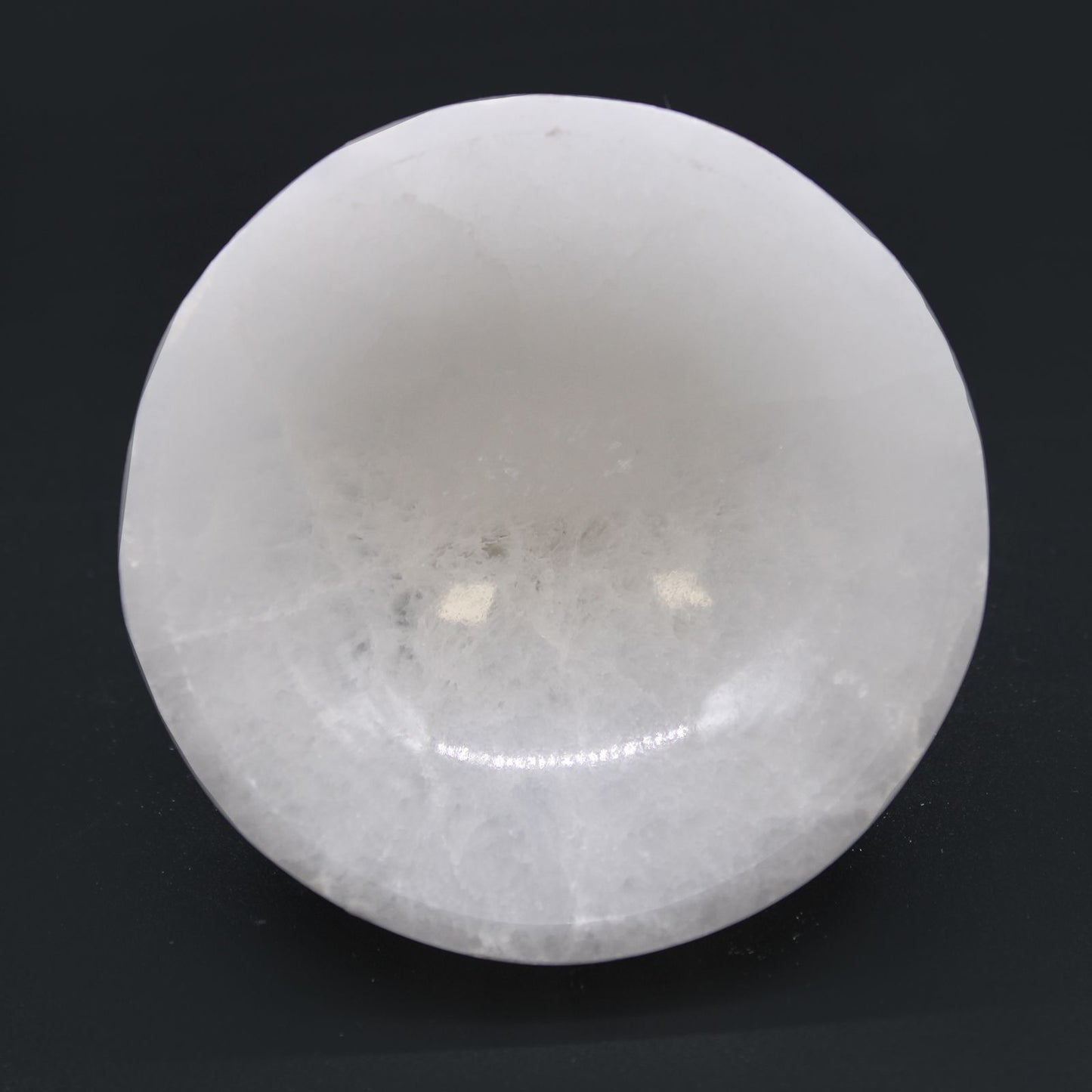 Selenitschale rund – Handgefertigtes Natursteinobjekt, ca. 10 cm