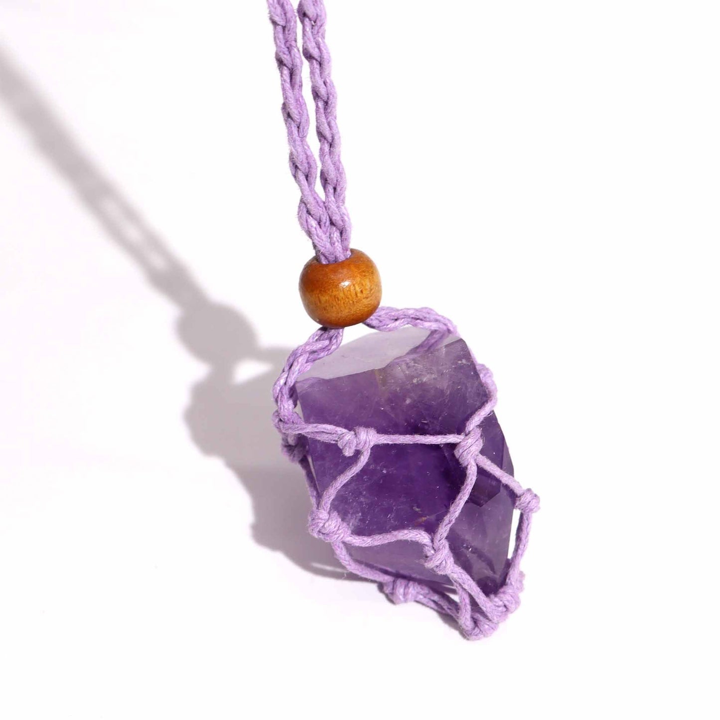 Makramee-Halsband aus purpurfarbener Wachsbaumwolle mit Holzperle