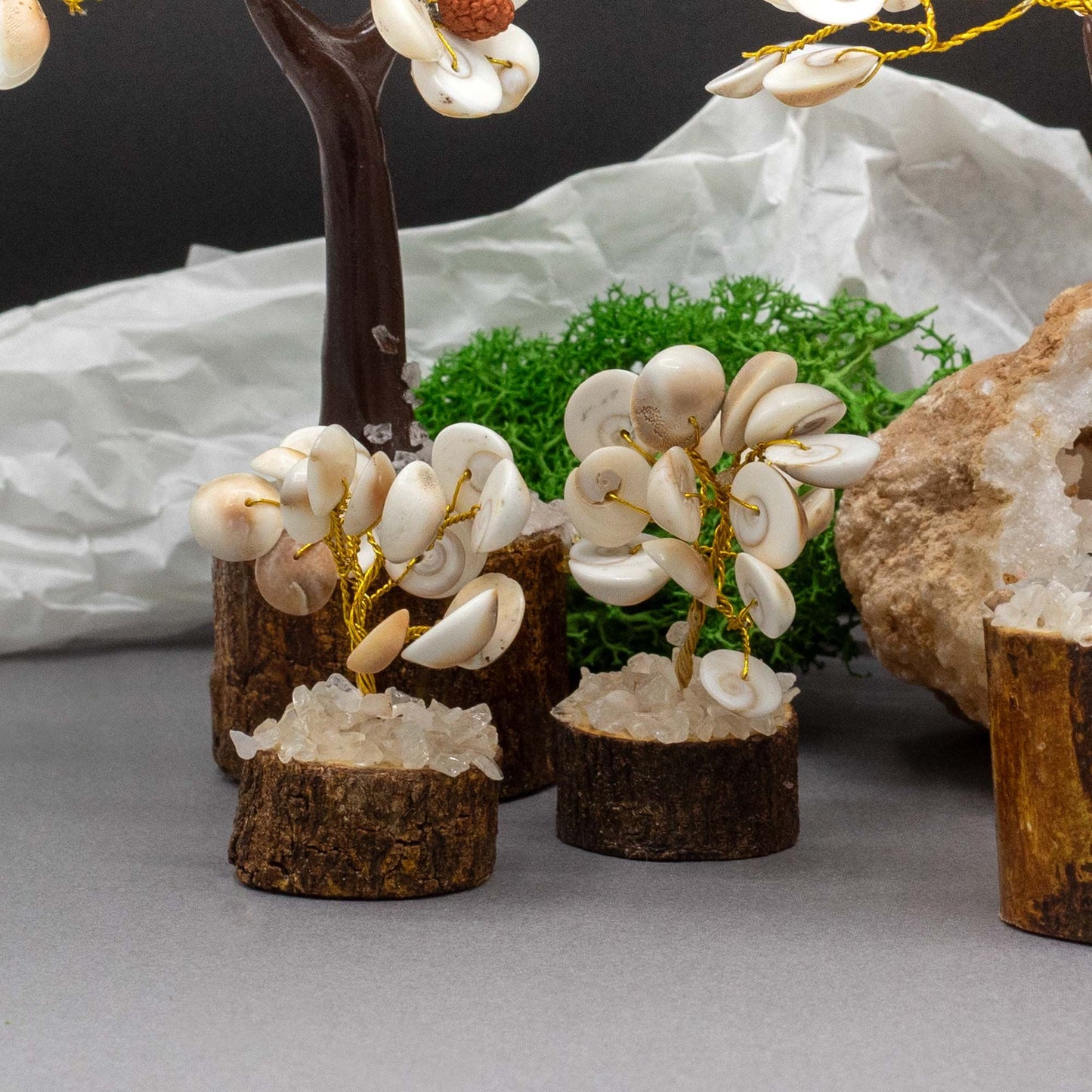 Handgefertigter Gomati-Chakra-Steinbaum mit 15 Steinen – Energie-Dekor für Harmonie