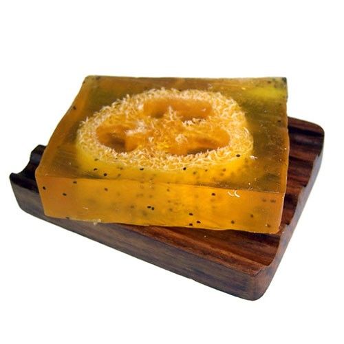 Handgemachte Seifenscheibe mit Luffa & Mohnsamen - Frischer Himbeerduft