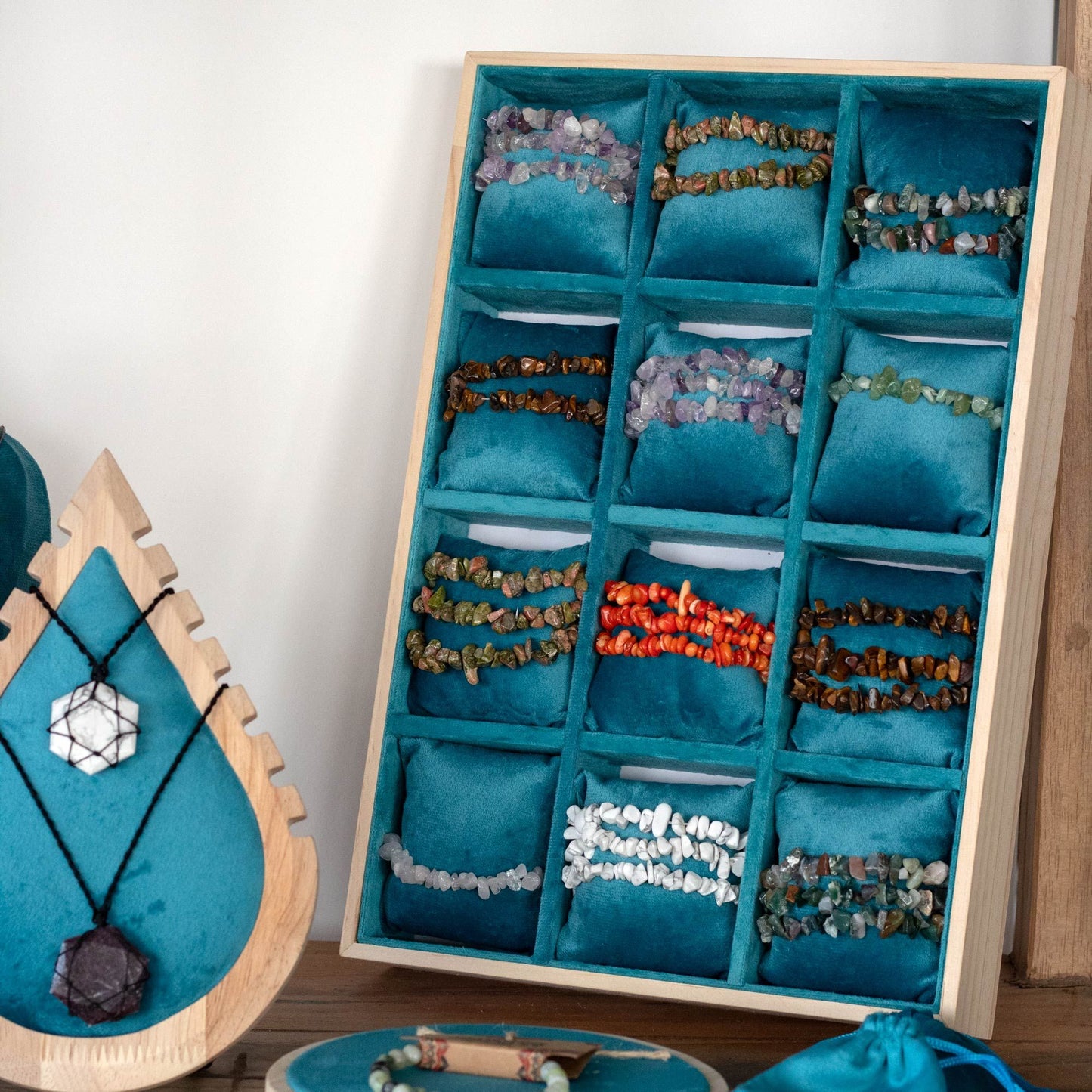 12-Fach Schmuckpräsentationstray aus Holz mit Samt und Wildleder – 35 x 24 cm