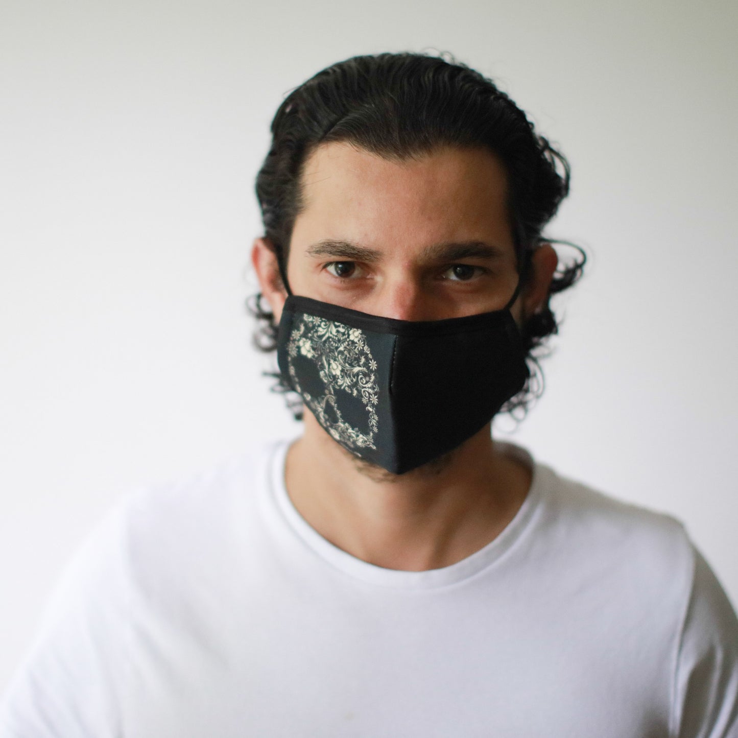 Flower Skull Gesichtsmaske aus Baumwolle – Wiederverwendbar & mit Filtertasche
