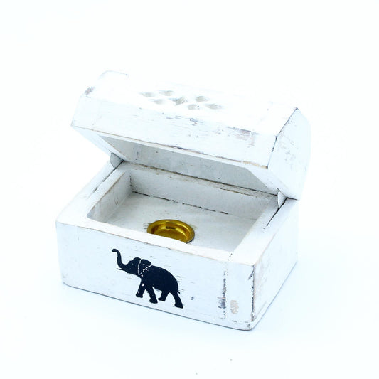 Handgeschnitzte Räucherbox aus Mangoholz, weiß patiniert – 8 cm