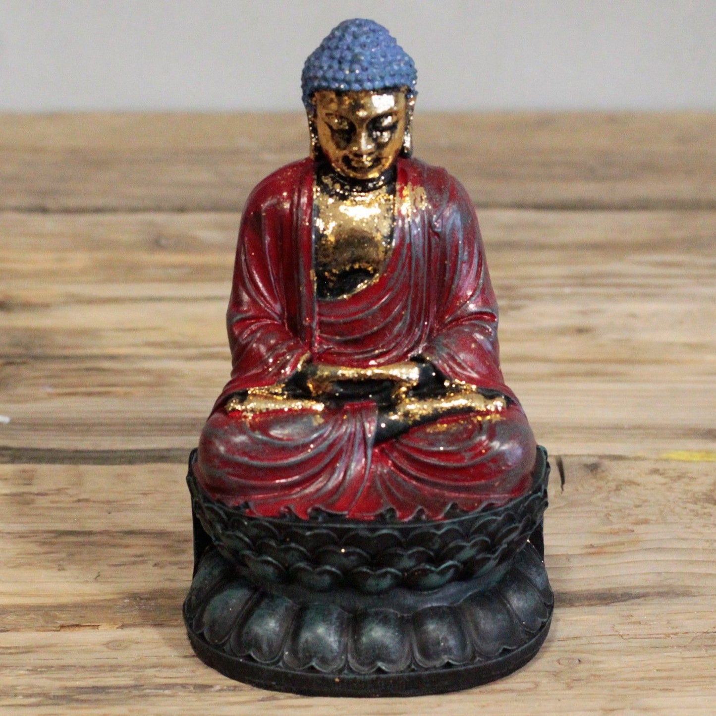 Klassische Buddha Statue aus Resin - Zeitlose Ruhe für Ihr Zuhause