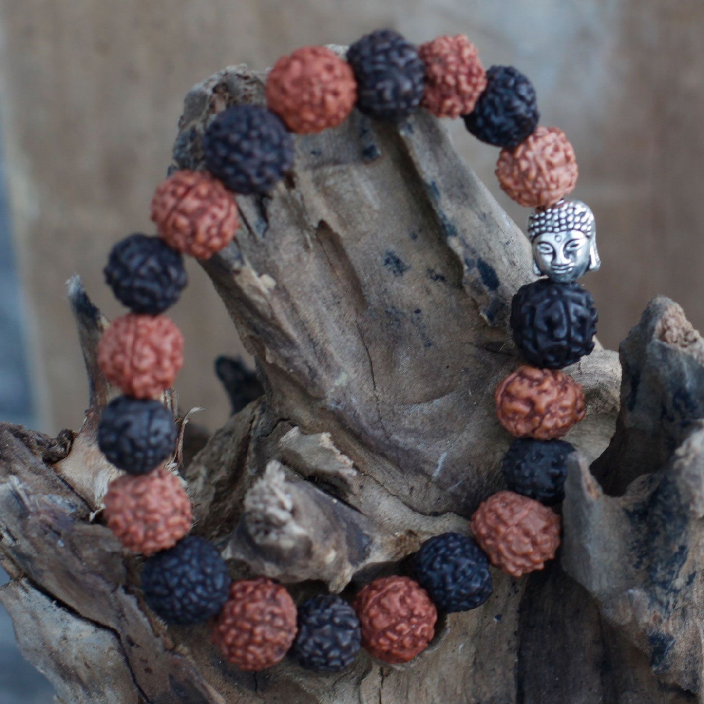 Rudraksha Buddha Armband-Mala - Natürliches Holzperlen-Mix Design