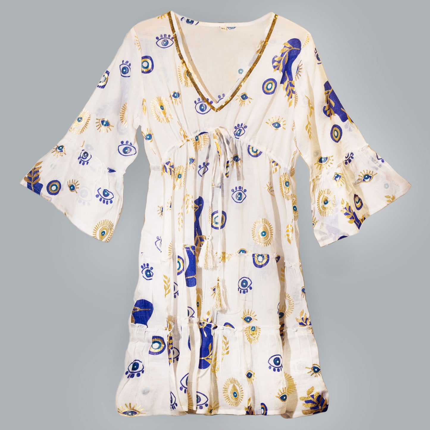 Mediterranes Unikat – Handbemaltes Baumwollkleid mit Schutzsymbol in Weiß, Blau & Gold