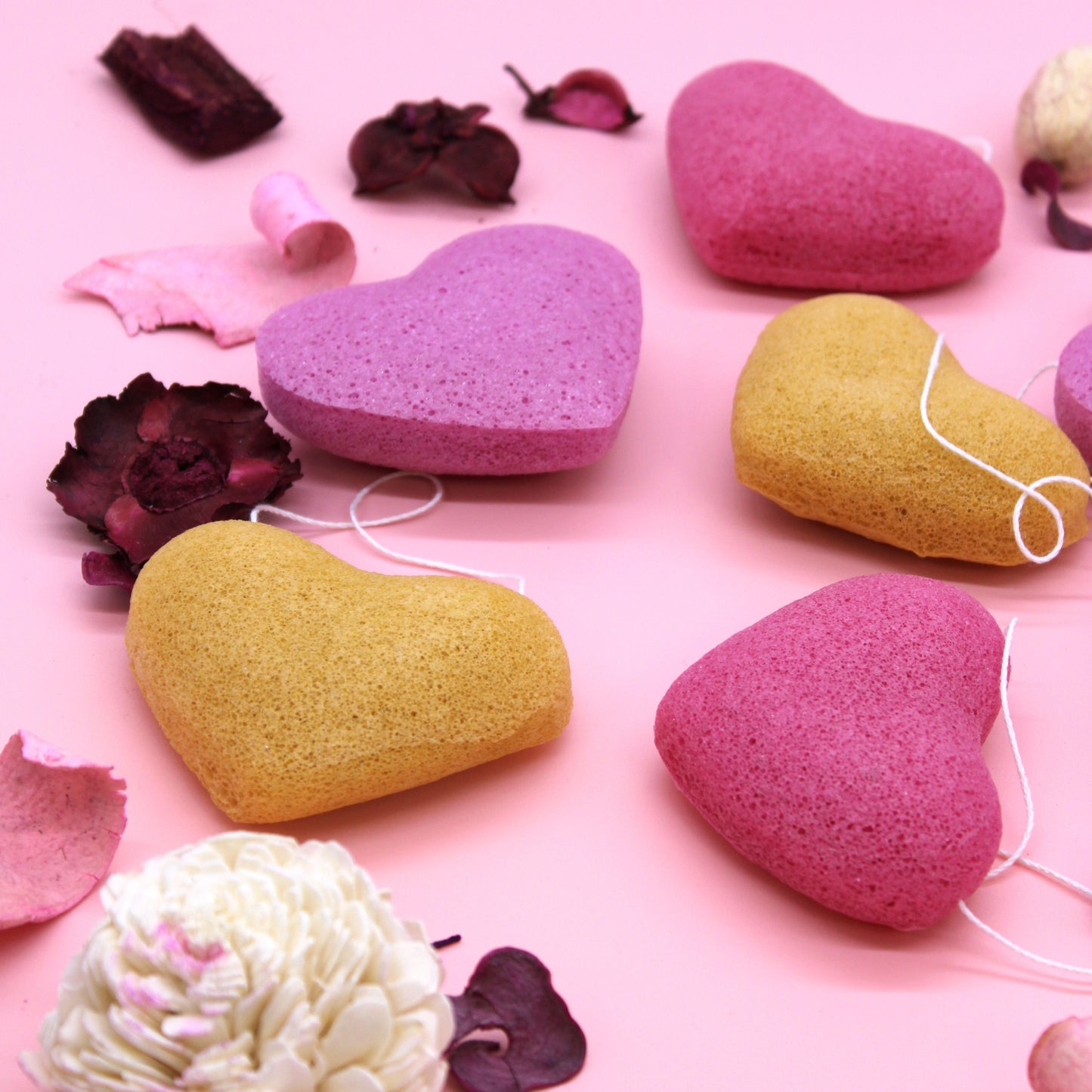 Natürlicher Konjac-Herz-Schwamm mit Rosennote – Sanfte Reinigung für das Gesicht