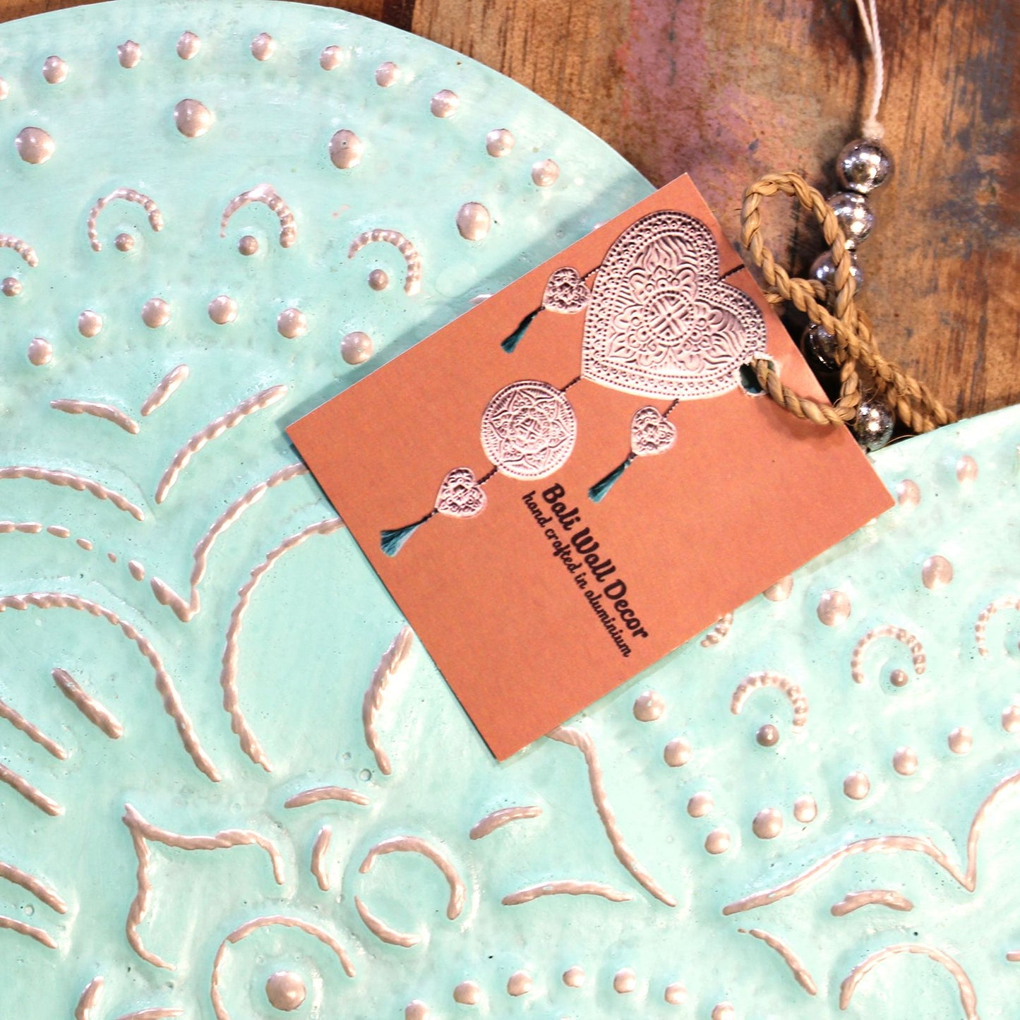 Bali Träume Herz-Mobile – Handbemalte Aluminium-Dekoration mit Perlen